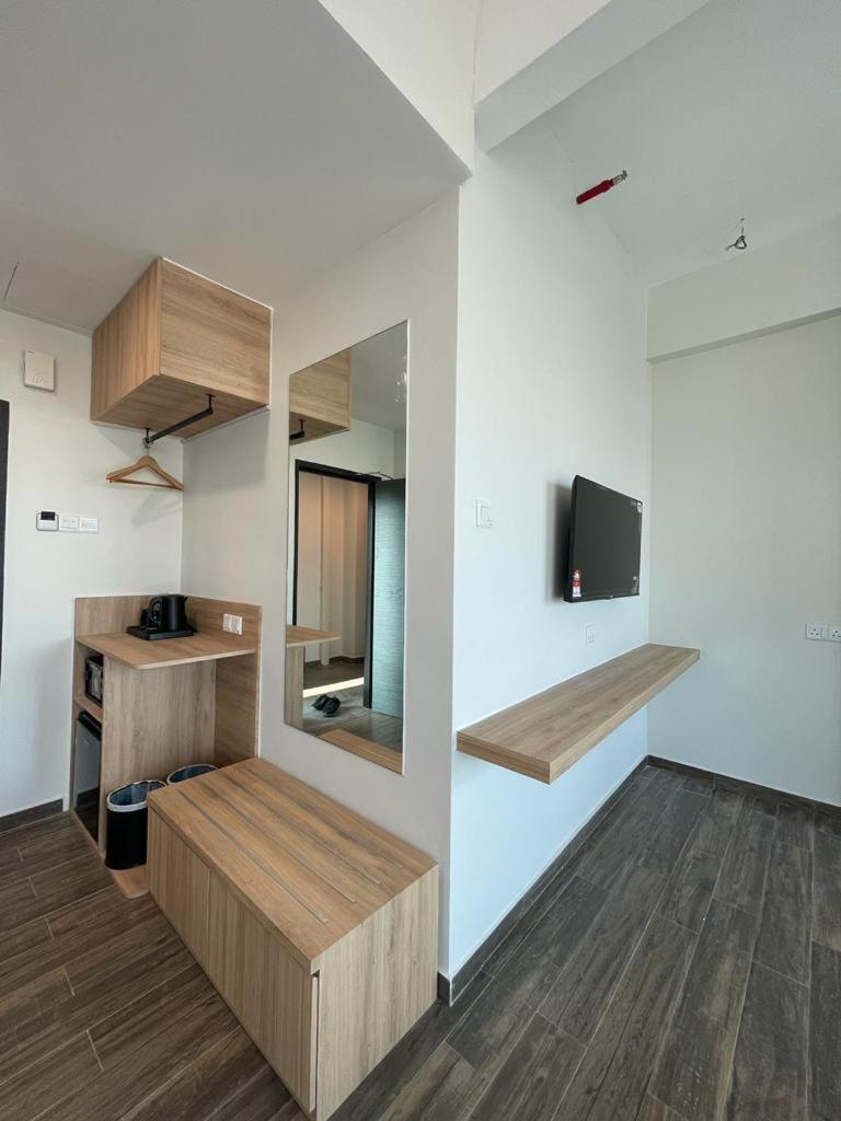 Plaza Suite - Photo 4