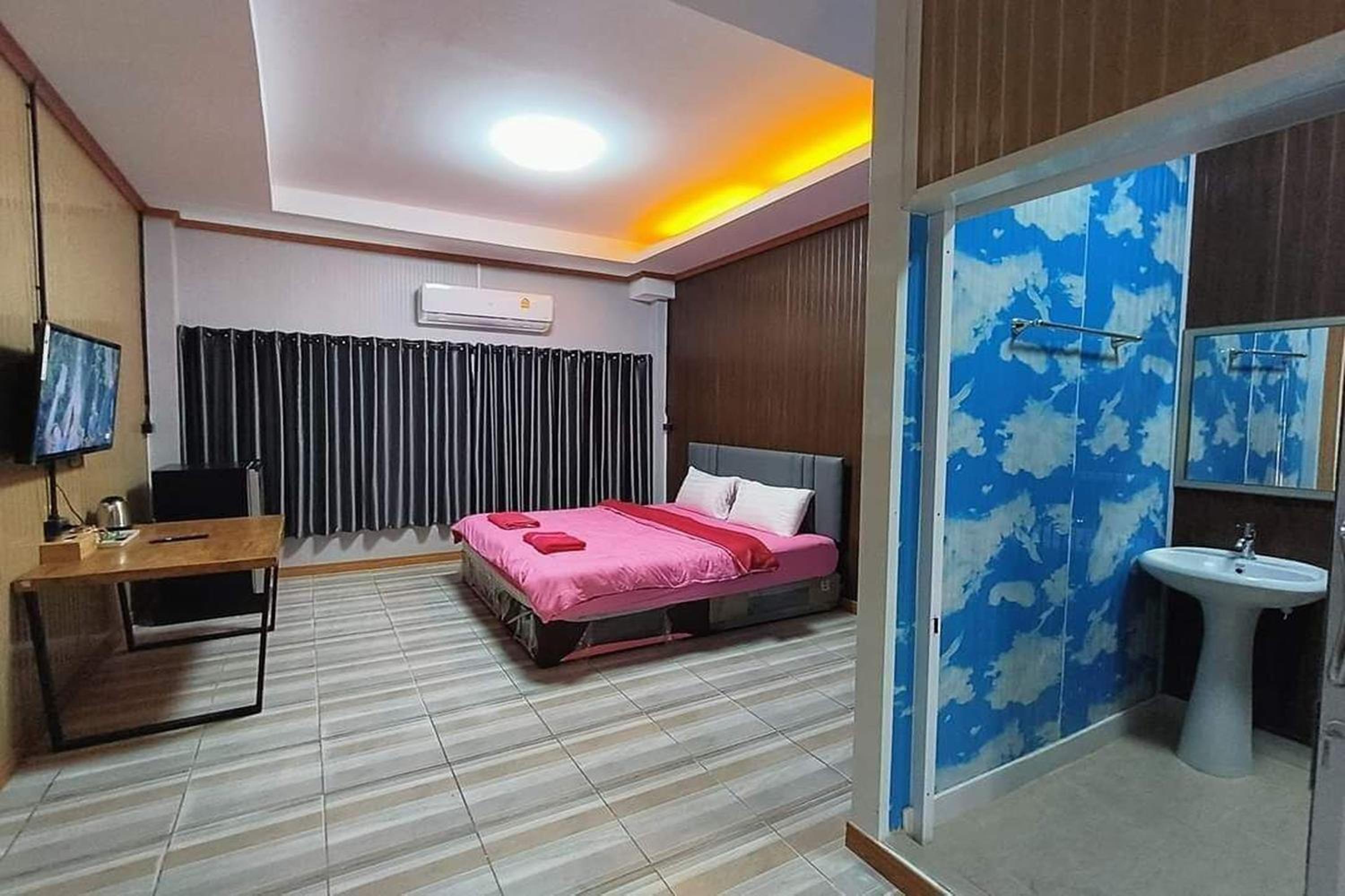 Standard King Room - Photo 4
