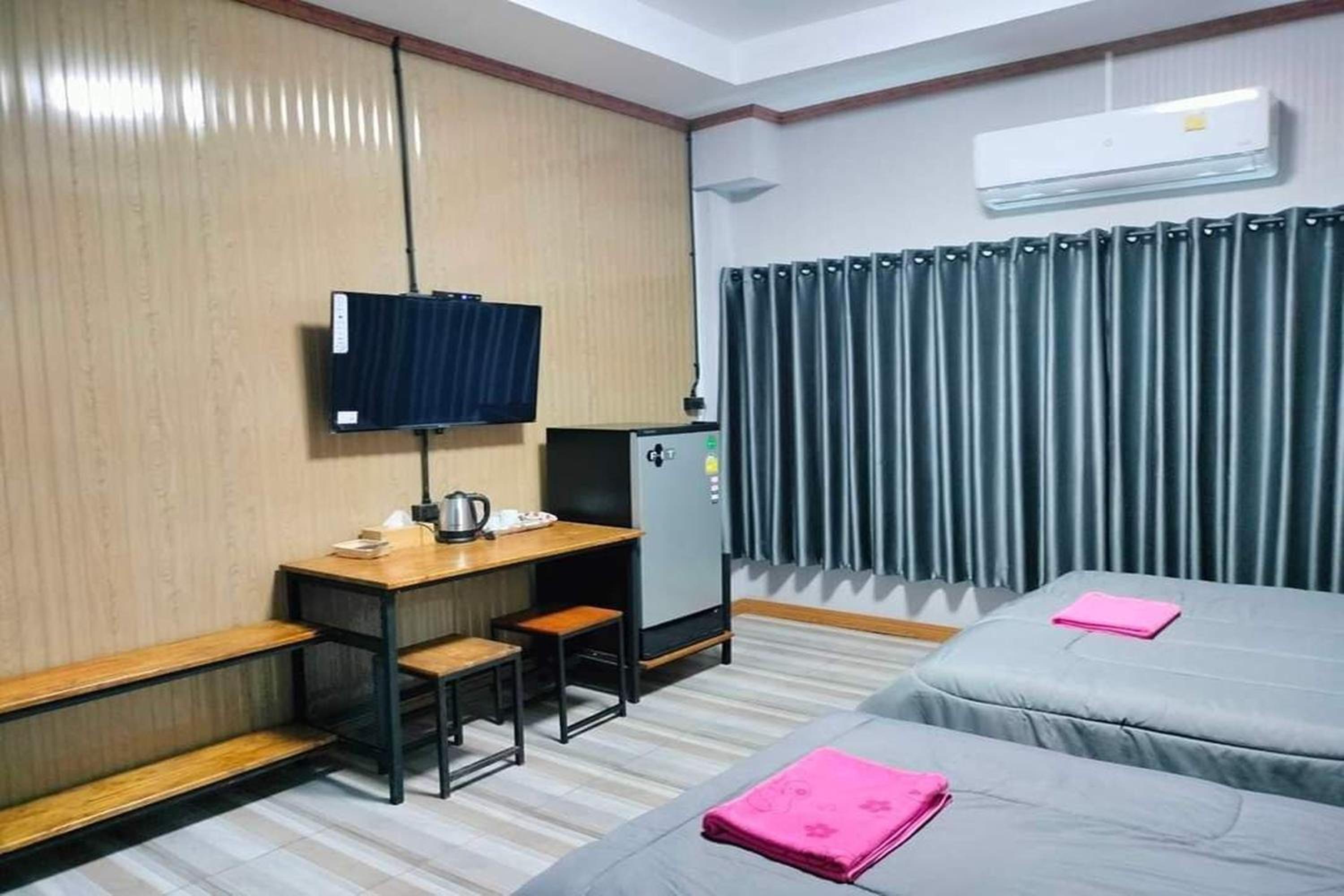 Standard Twin Room - Photo 9