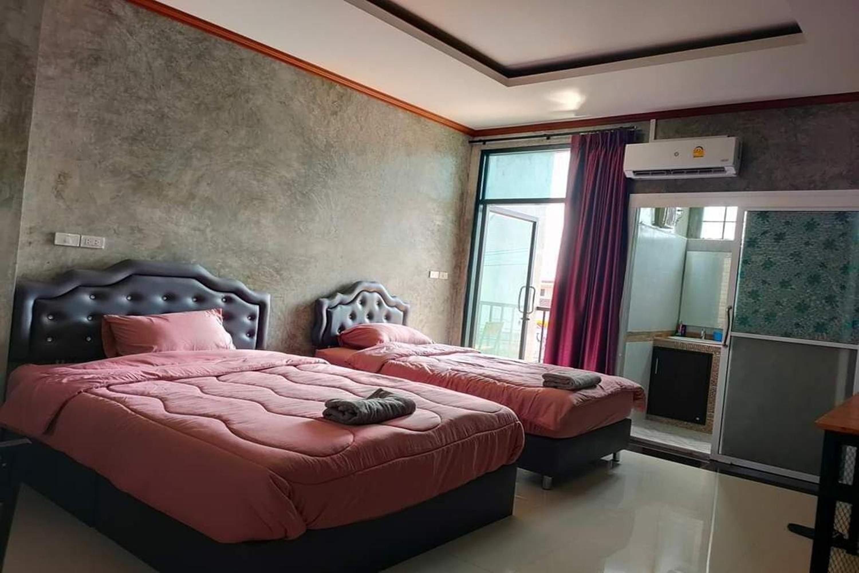 Standard Twin Room - Photo 1
