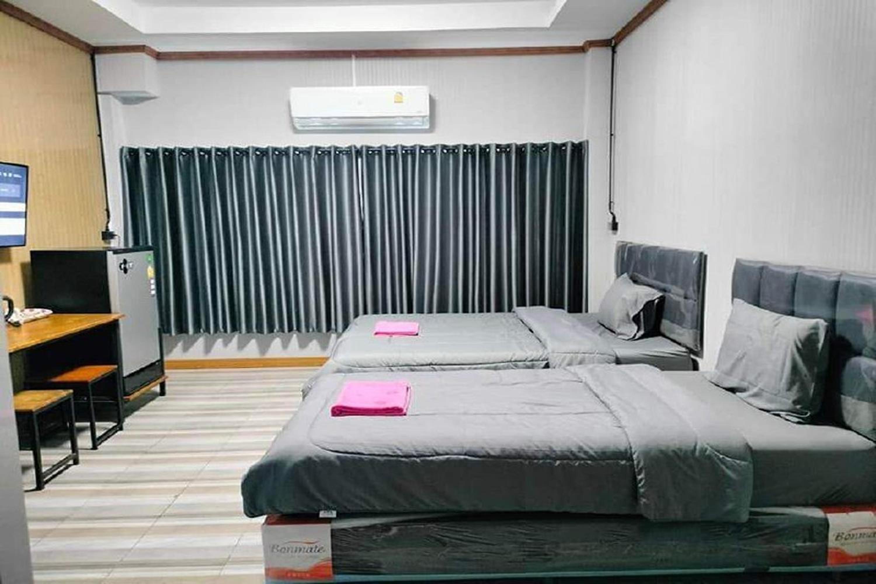 Standard Twin Room - Photo 4