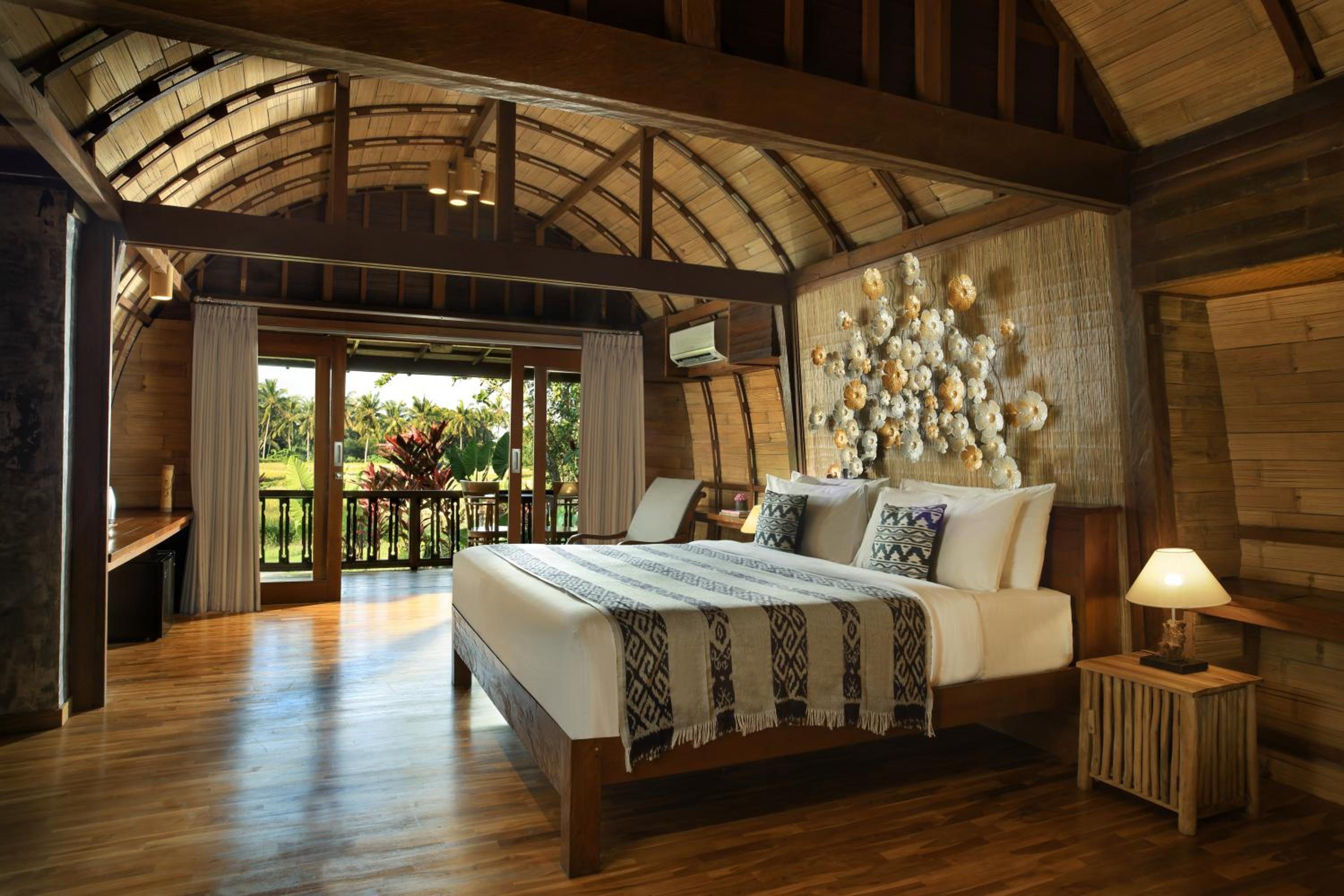 Suite - Photo 1