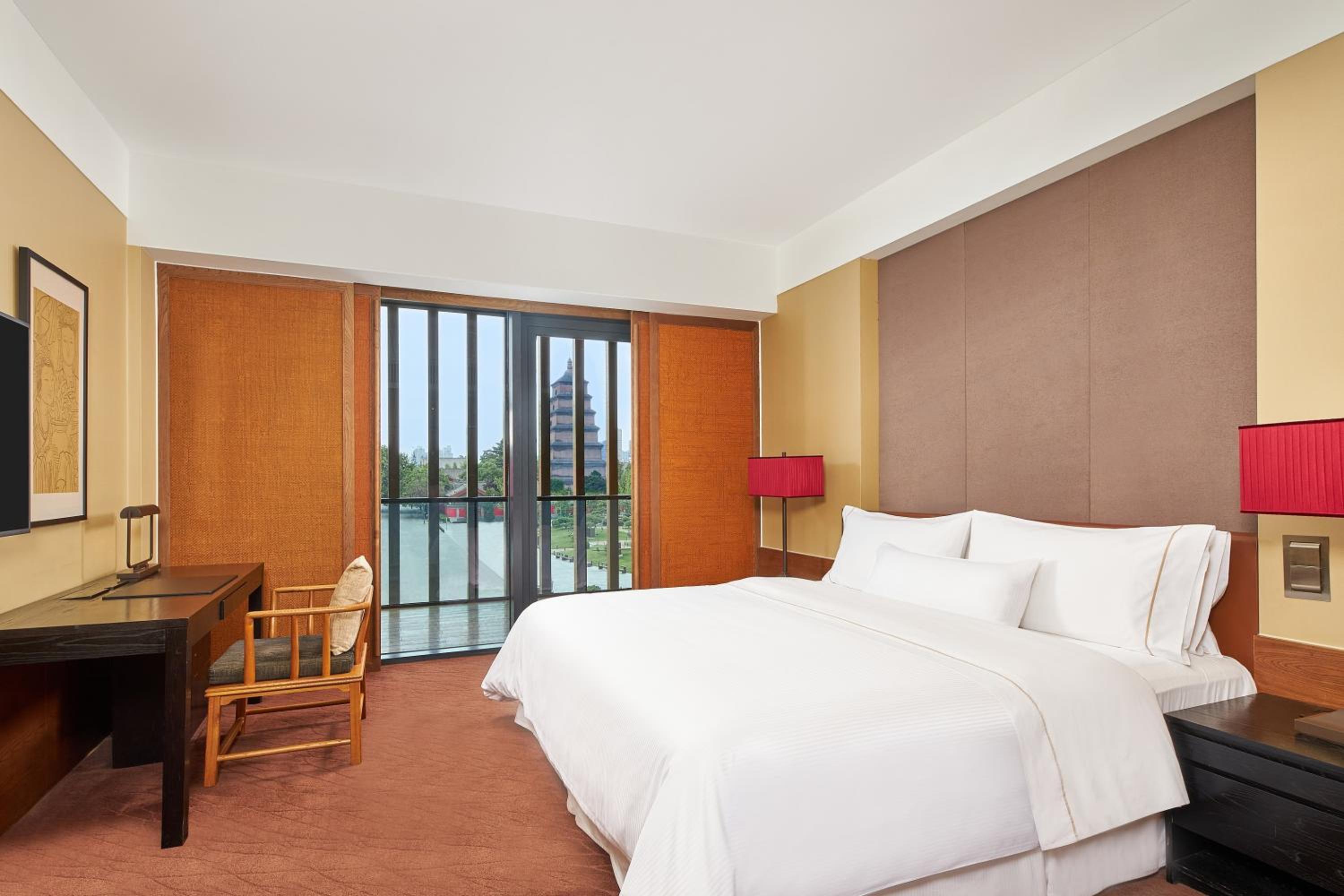 Pagoda Room, Club lounge access, Guest room, 1 King