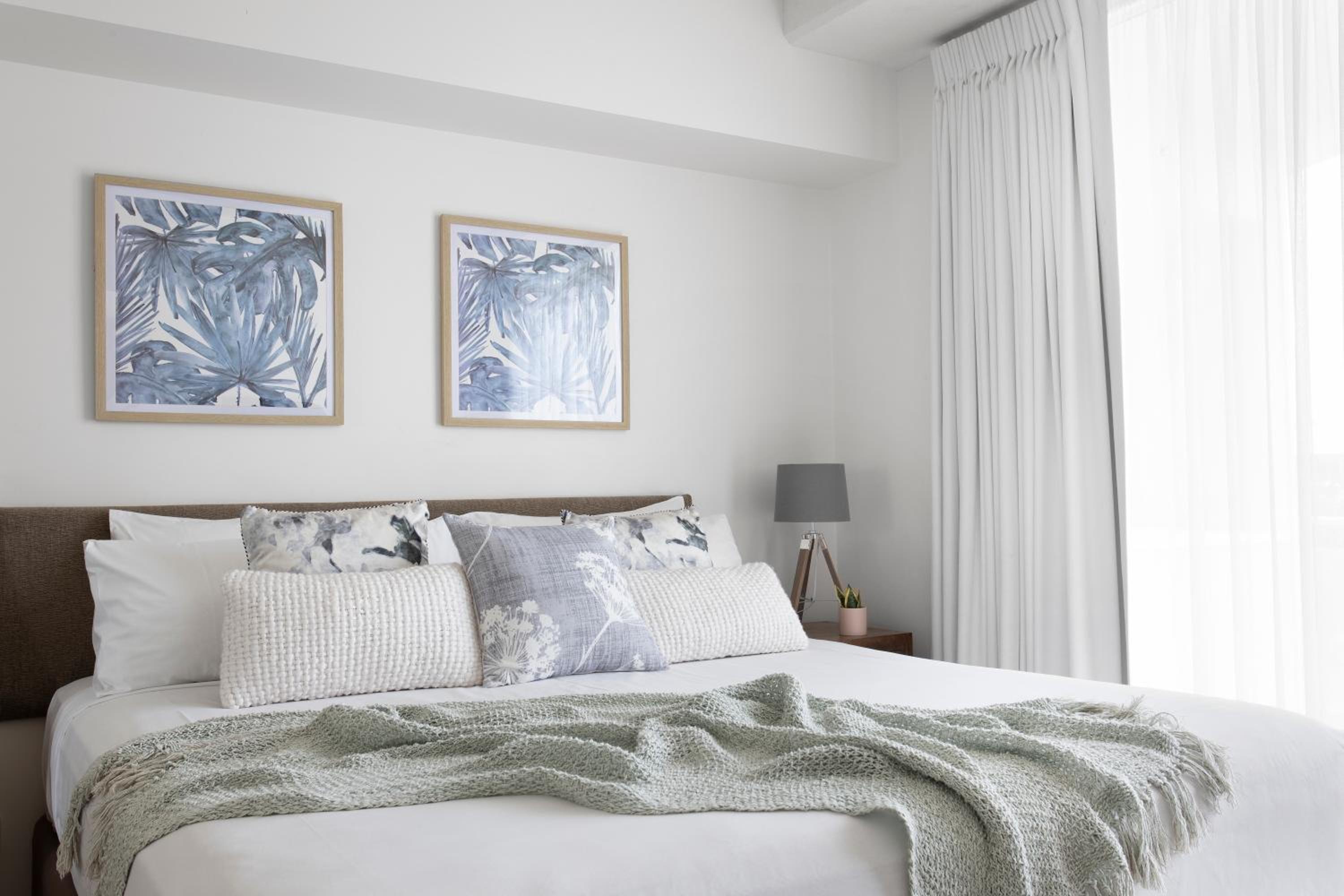 One-Bedroom Apartment with Ocean View