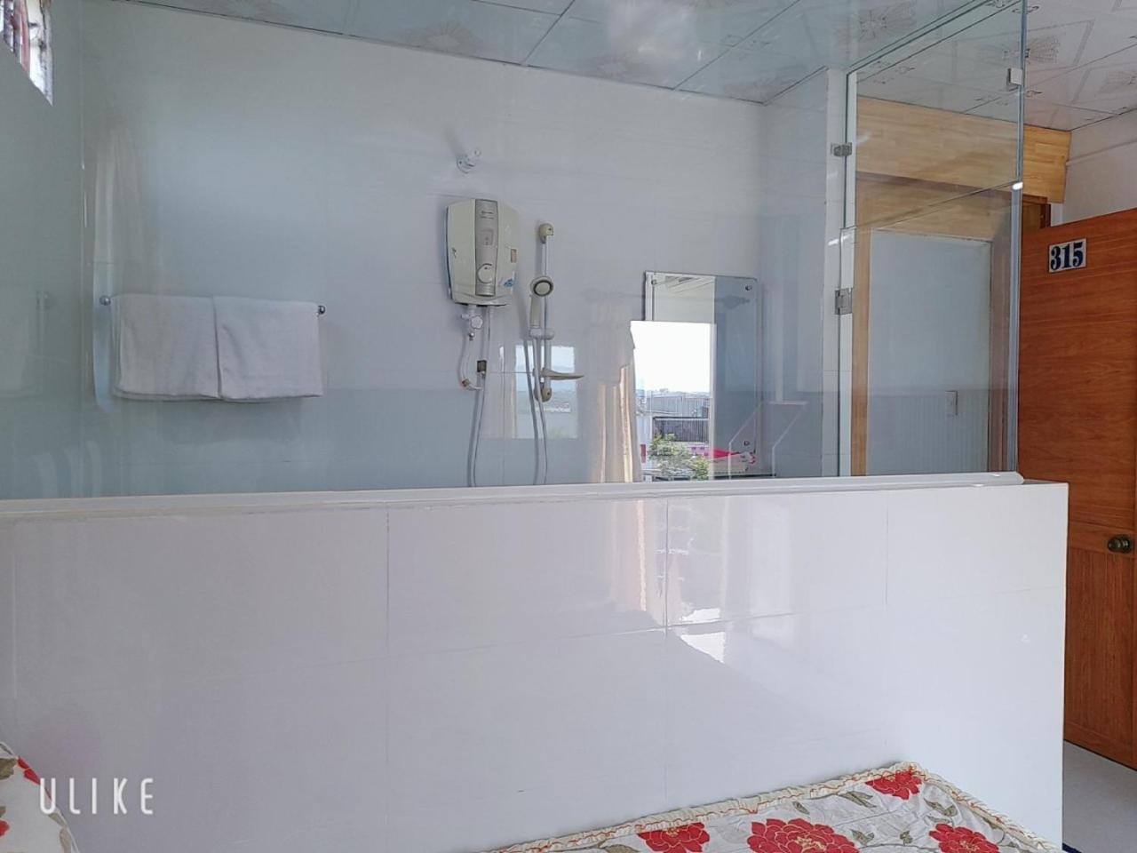 Double Room with Two Double Beds - Photo 23