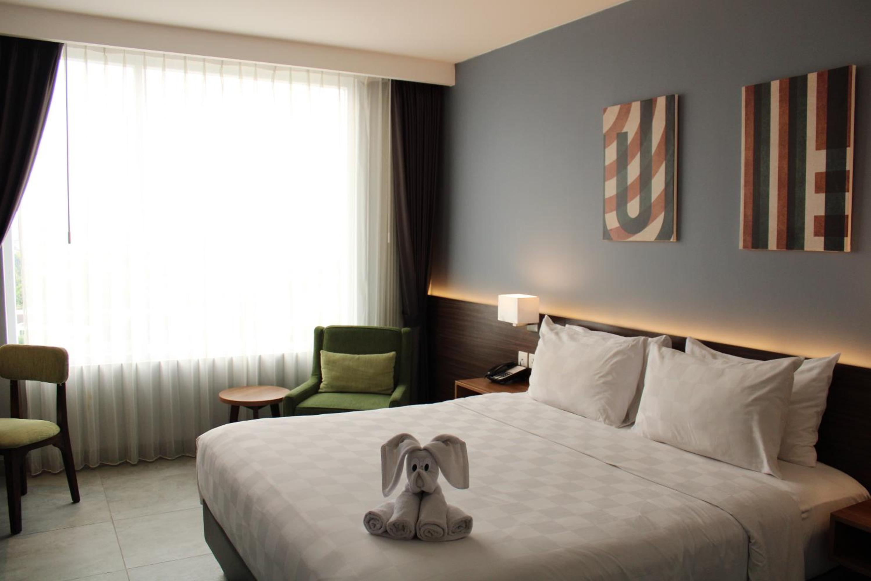 Deluxe Queen Room - Photo 3