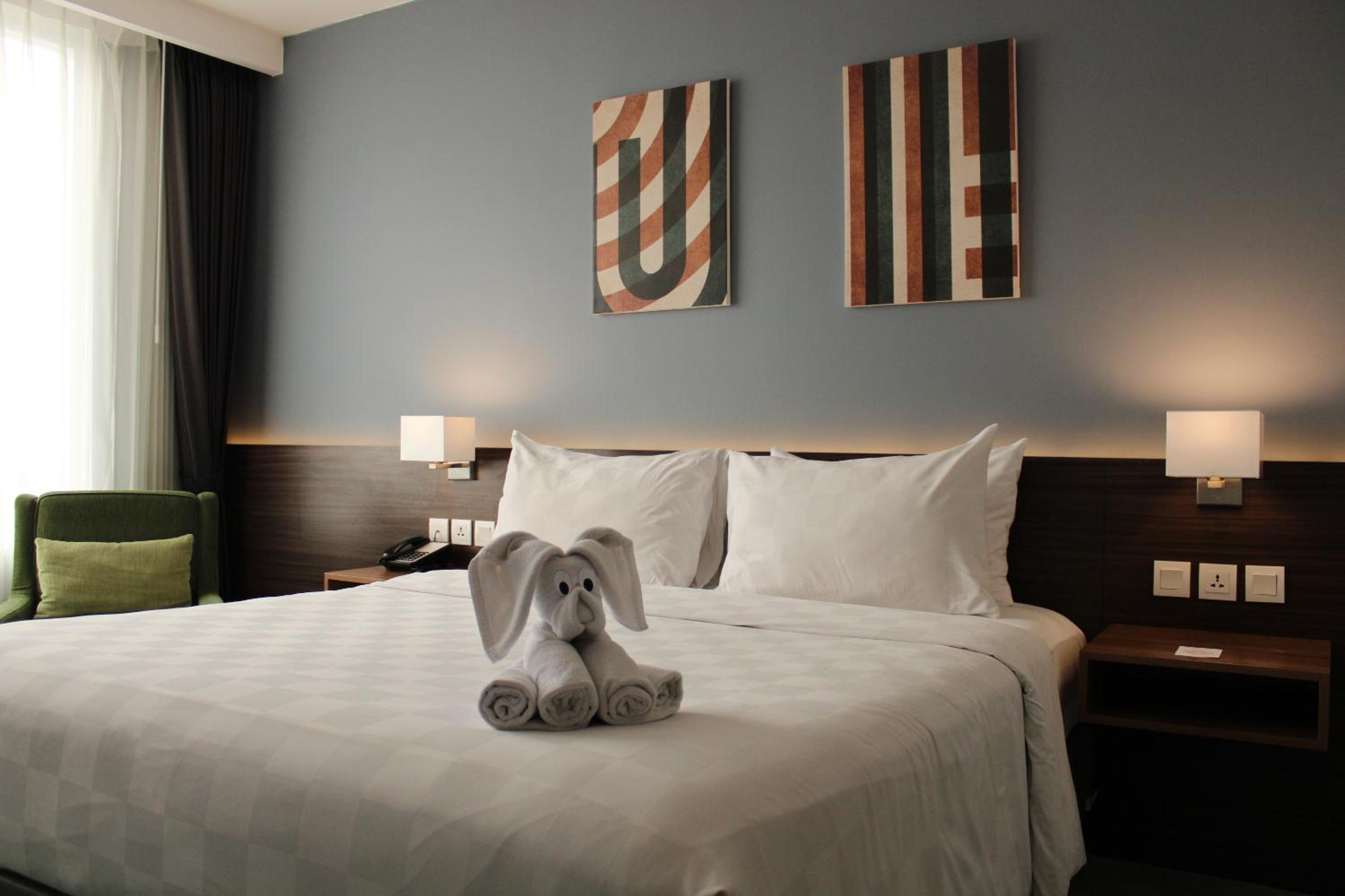 Deluxe Queen Room - Photo 7