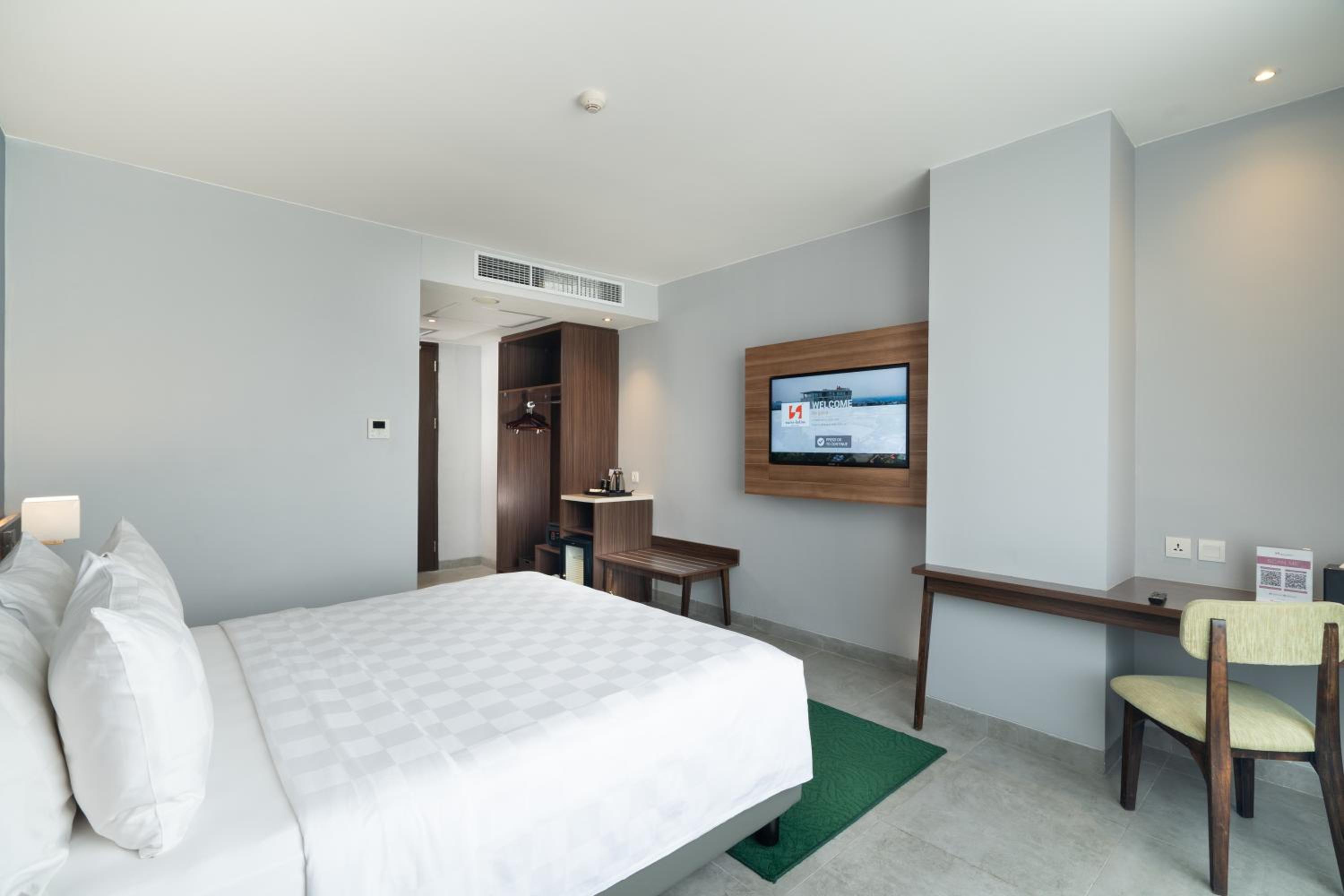 Deluxe Queen Room - Photo 2