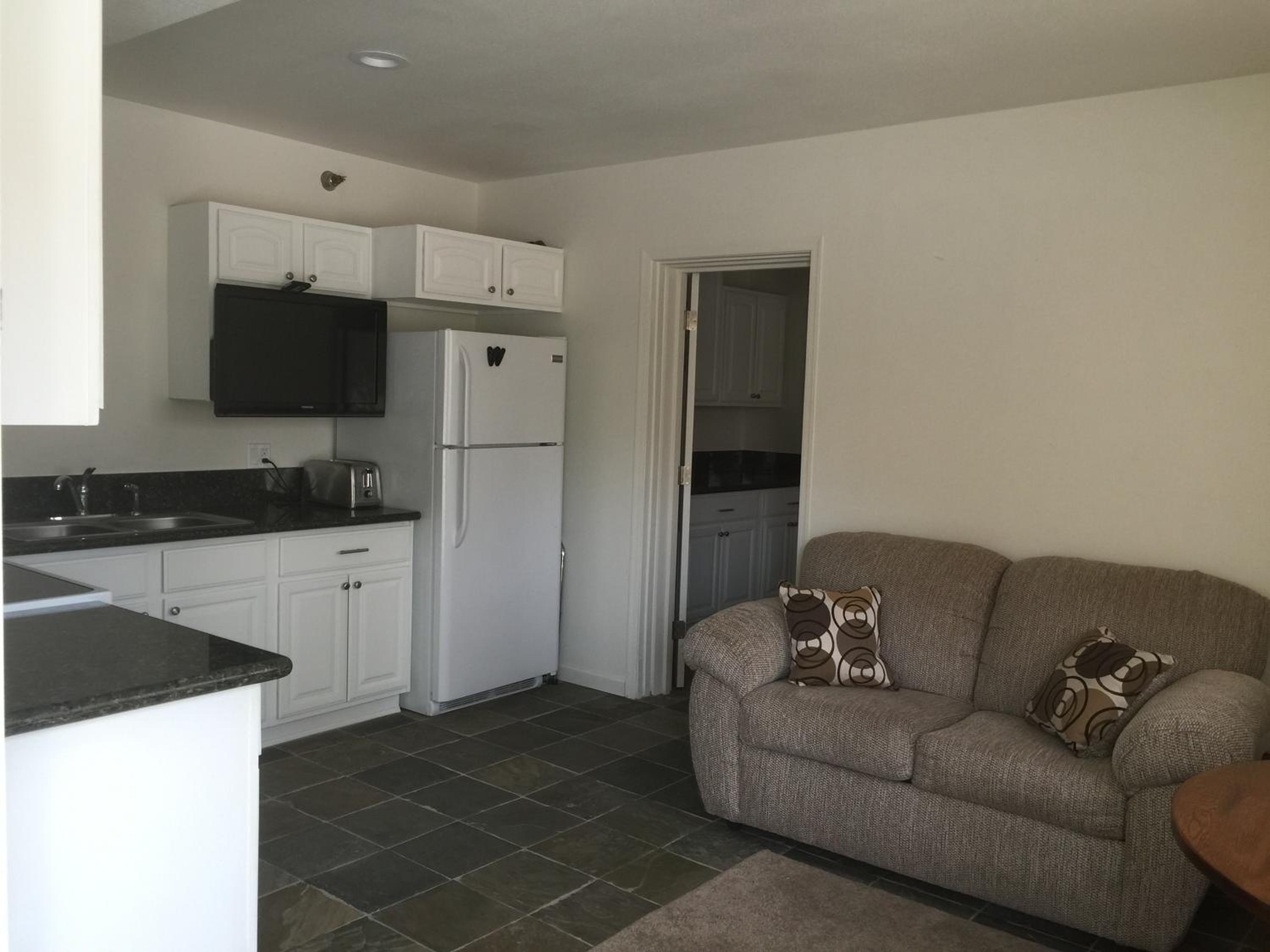 One-Bedroom Suite - Photo 2