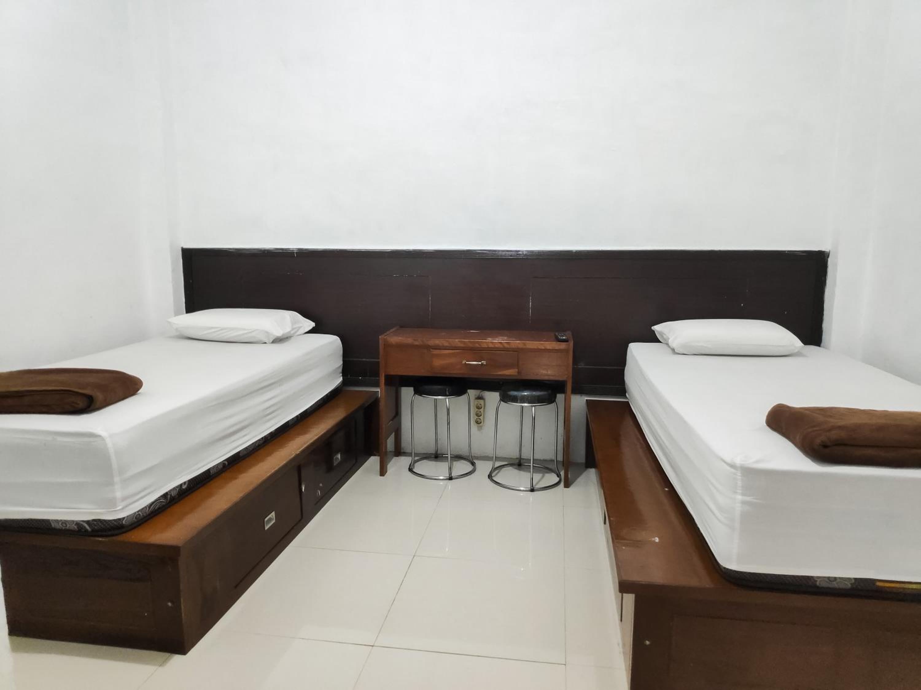 Standard Twin Room - Photo 5