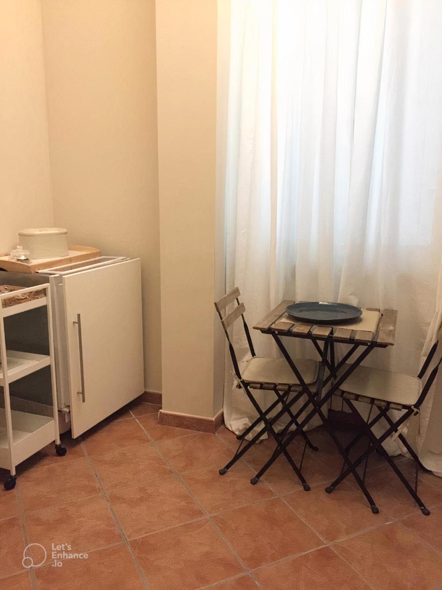 Family Room with Private Bathroom - Photo 2