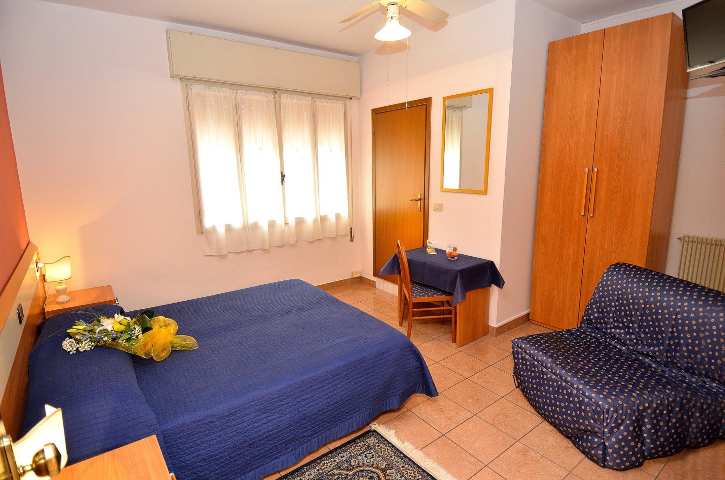 Double or Twin Room - Photo 4