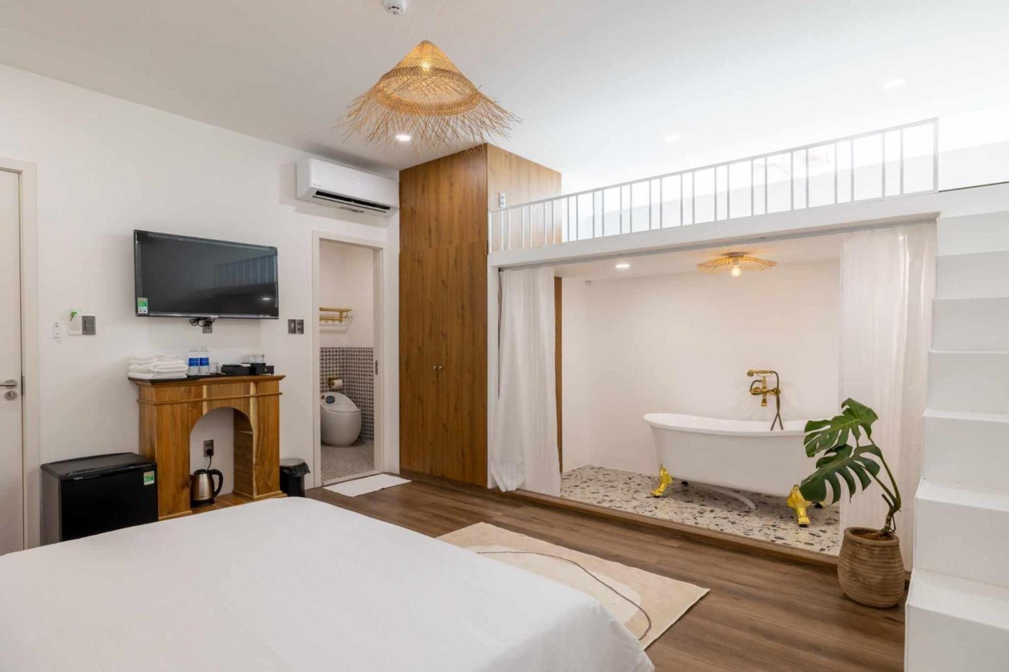 Deluxe Double Room - Photo 17