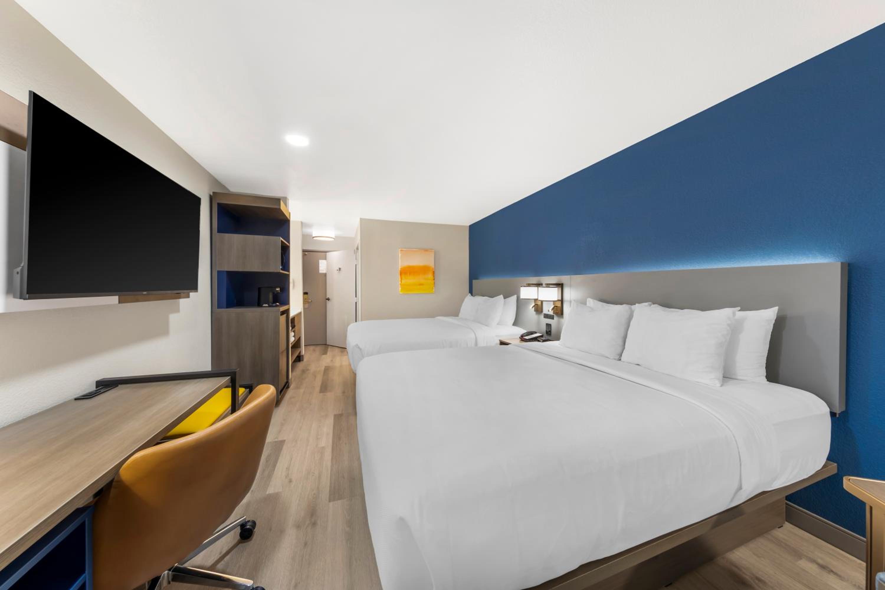 Quadruple Room with Two Queen Beds - Non Smoking/Interior Hall photo 2