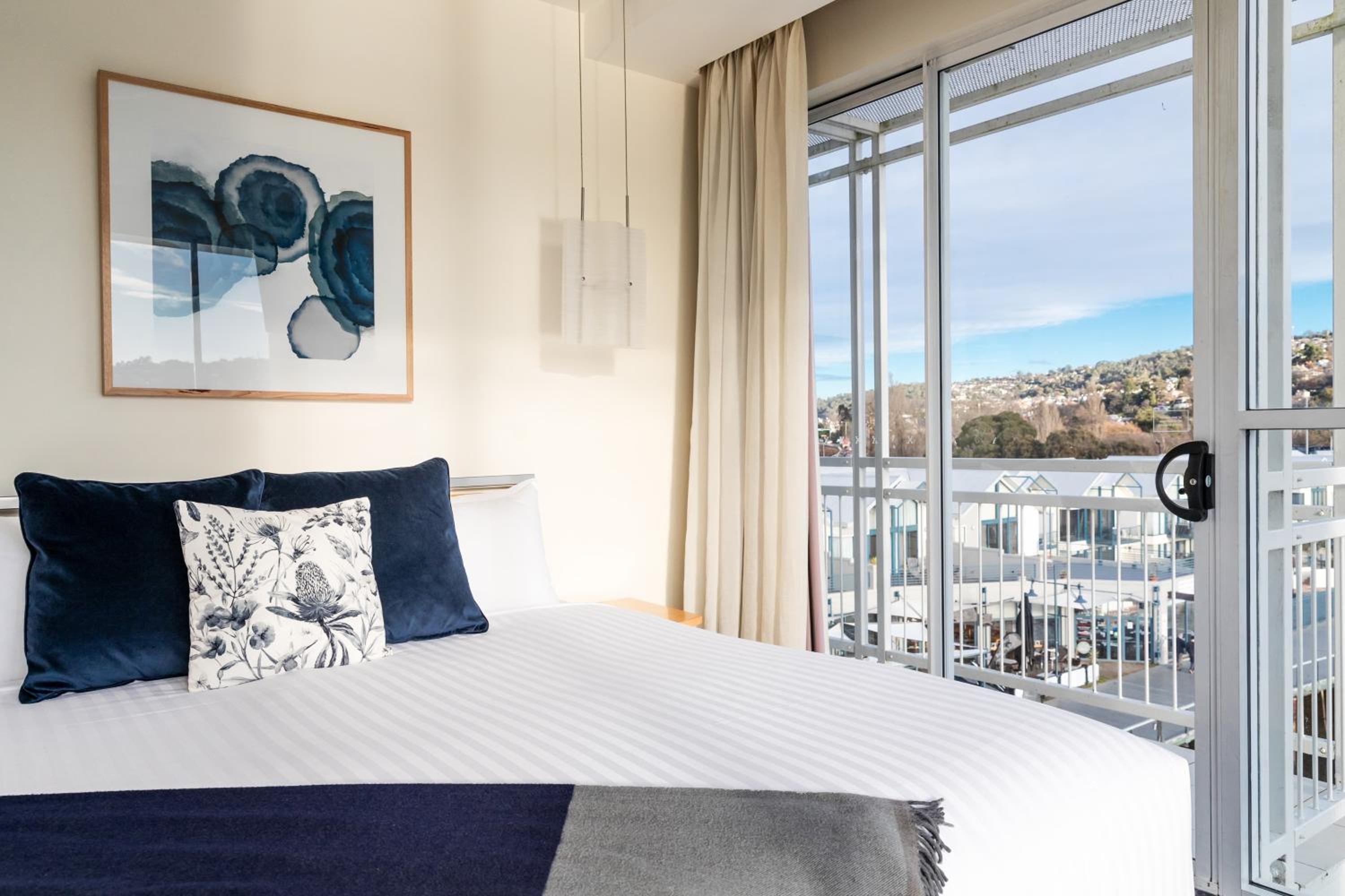 Luxury Suite With Marina View