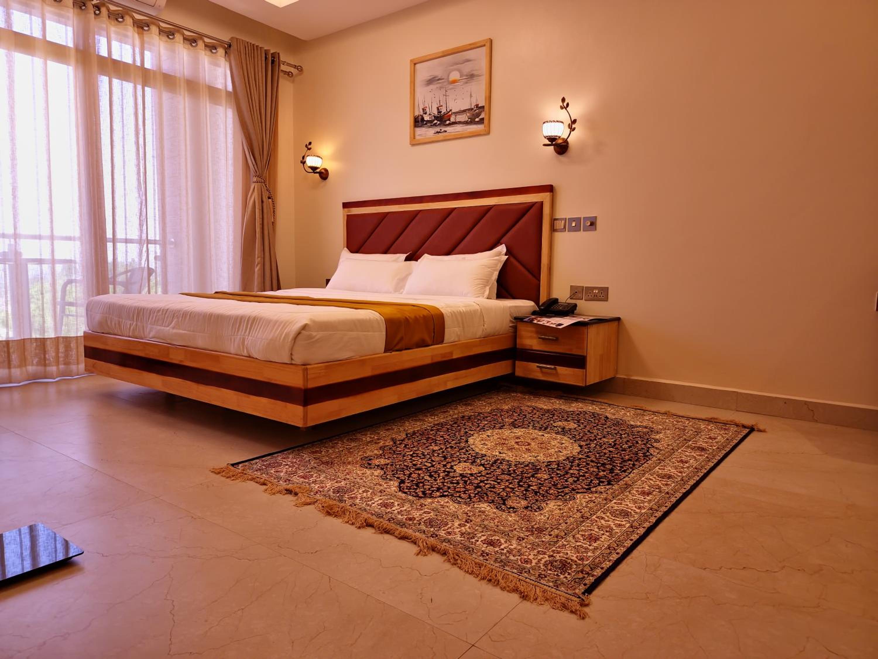 Deluxe Double Room (1 Adult + 2 Children)