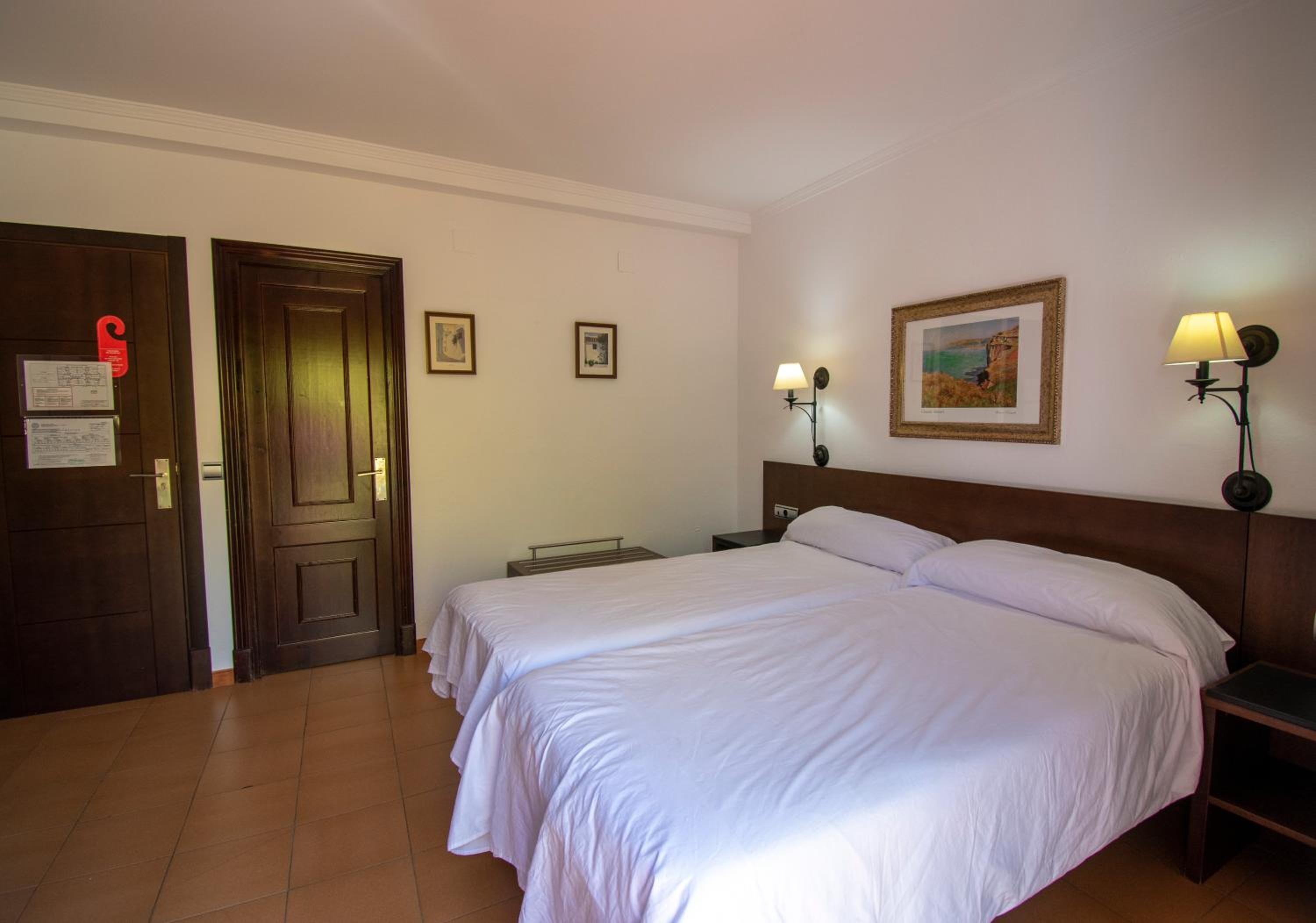 Double Room - Photo 2
