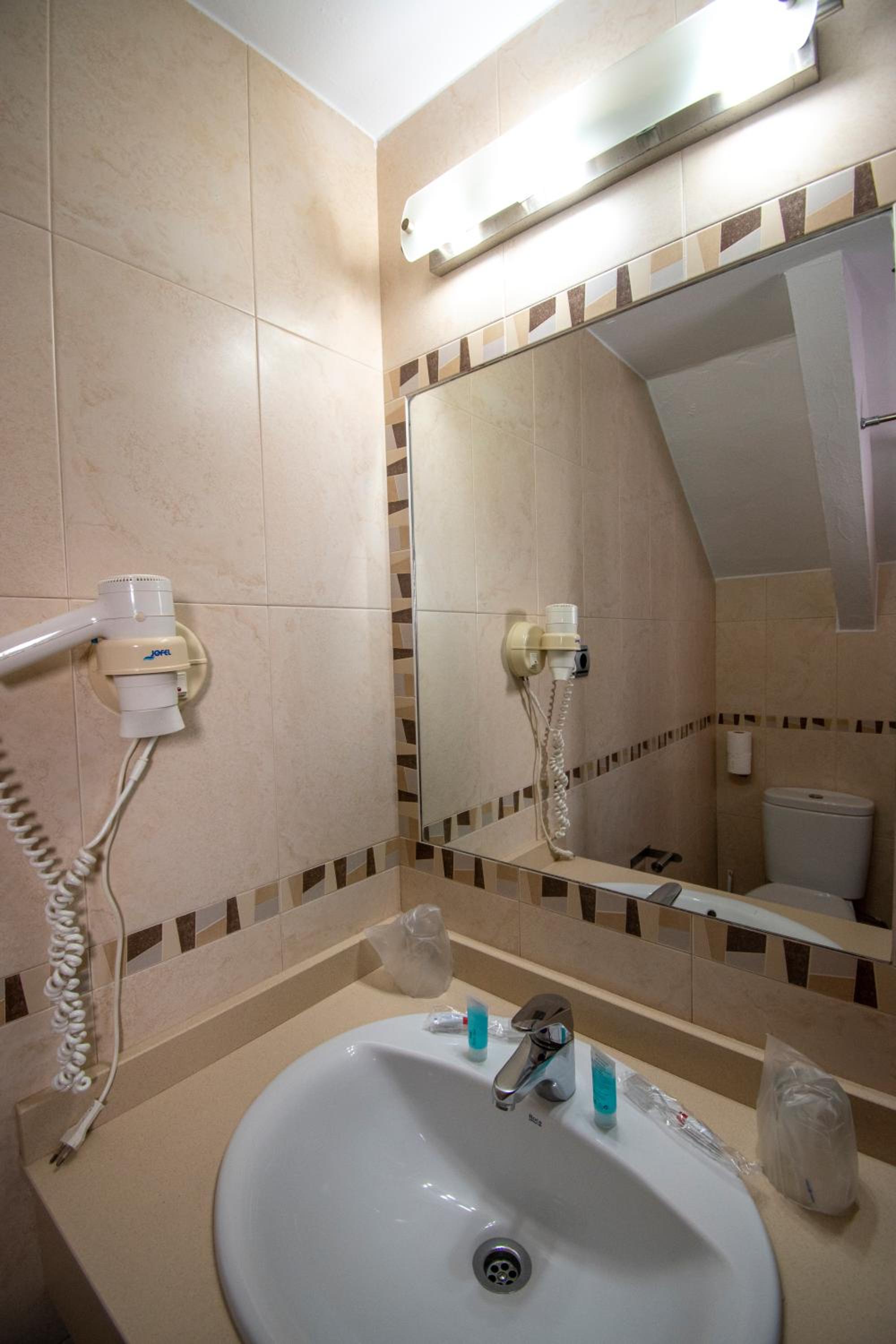 Double Room with Terrace - Photo 2