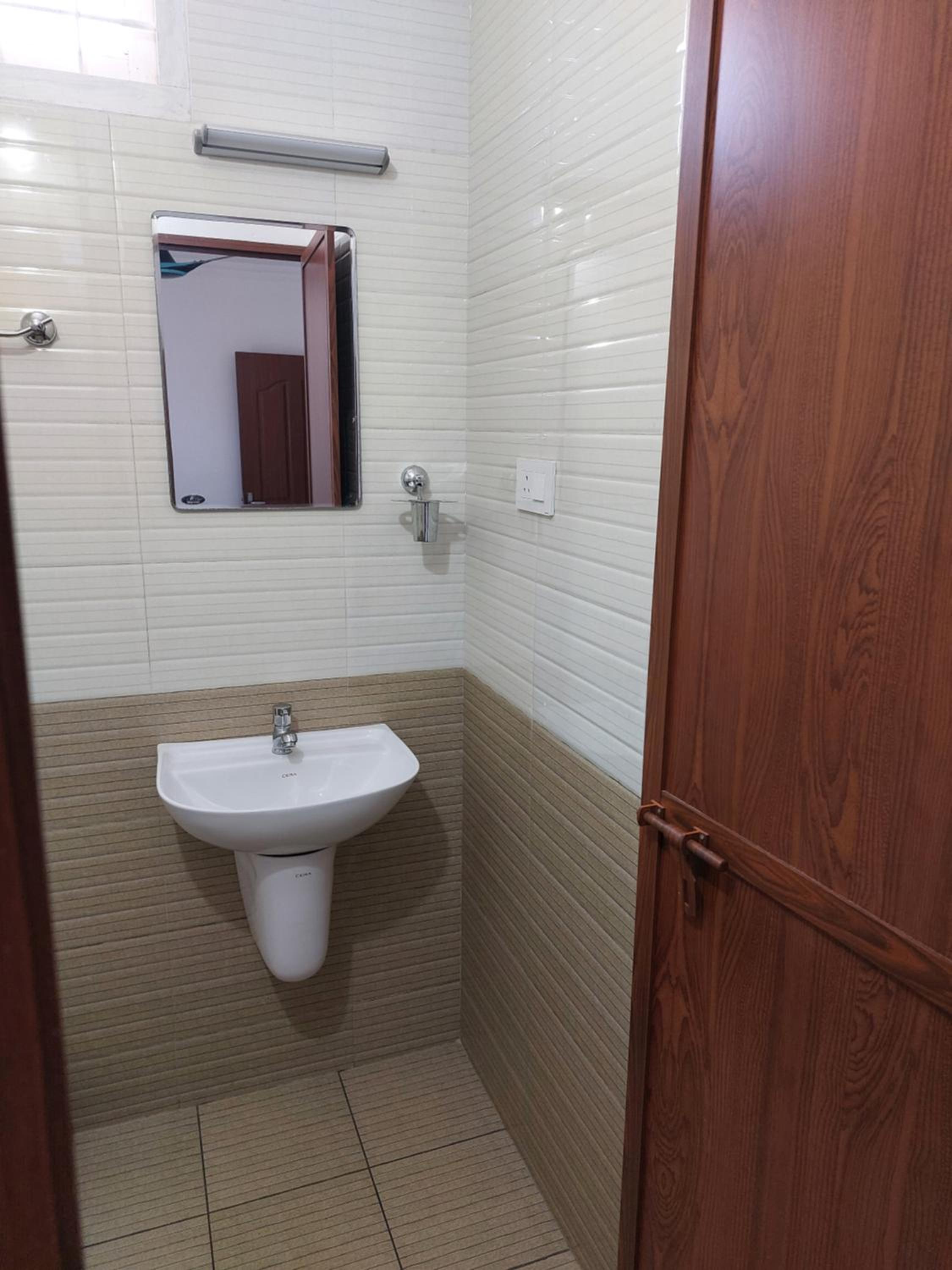 Standard Double Room - Photo 6