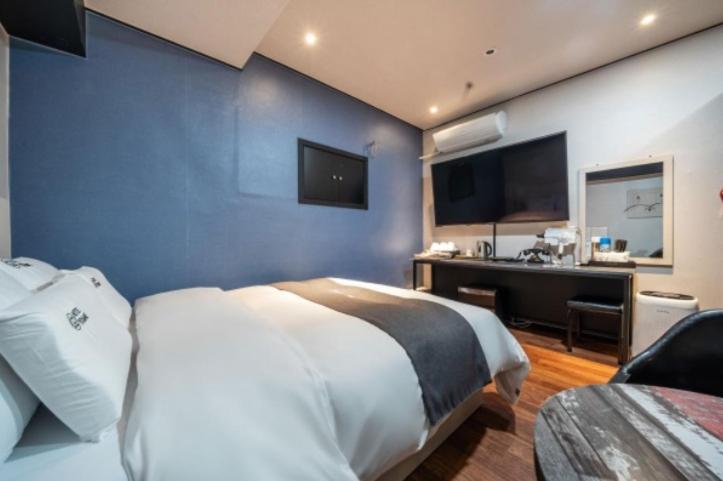 Large Double Room photo 3