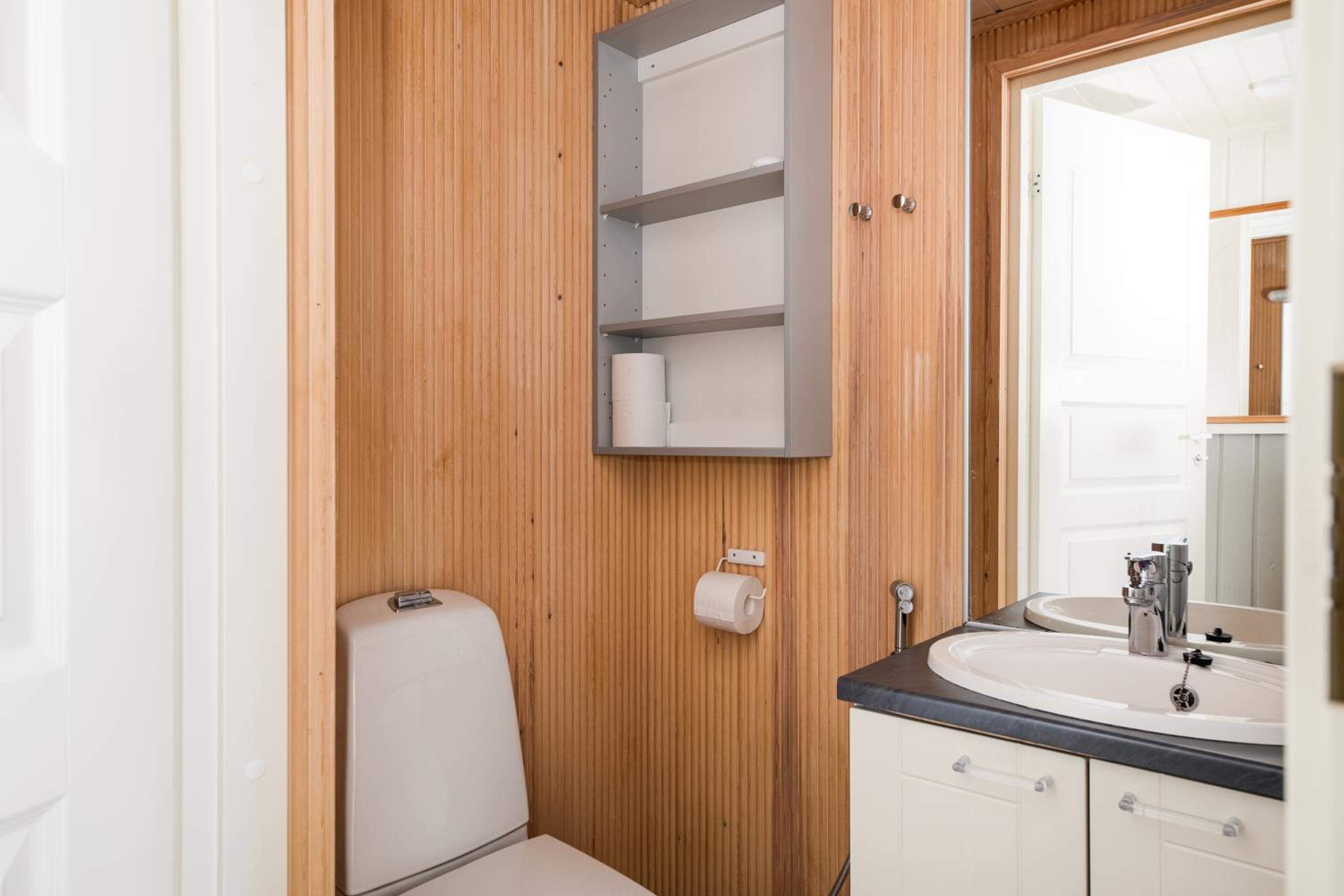 Four-Bedroom Apartment with Sauna - Photo 2