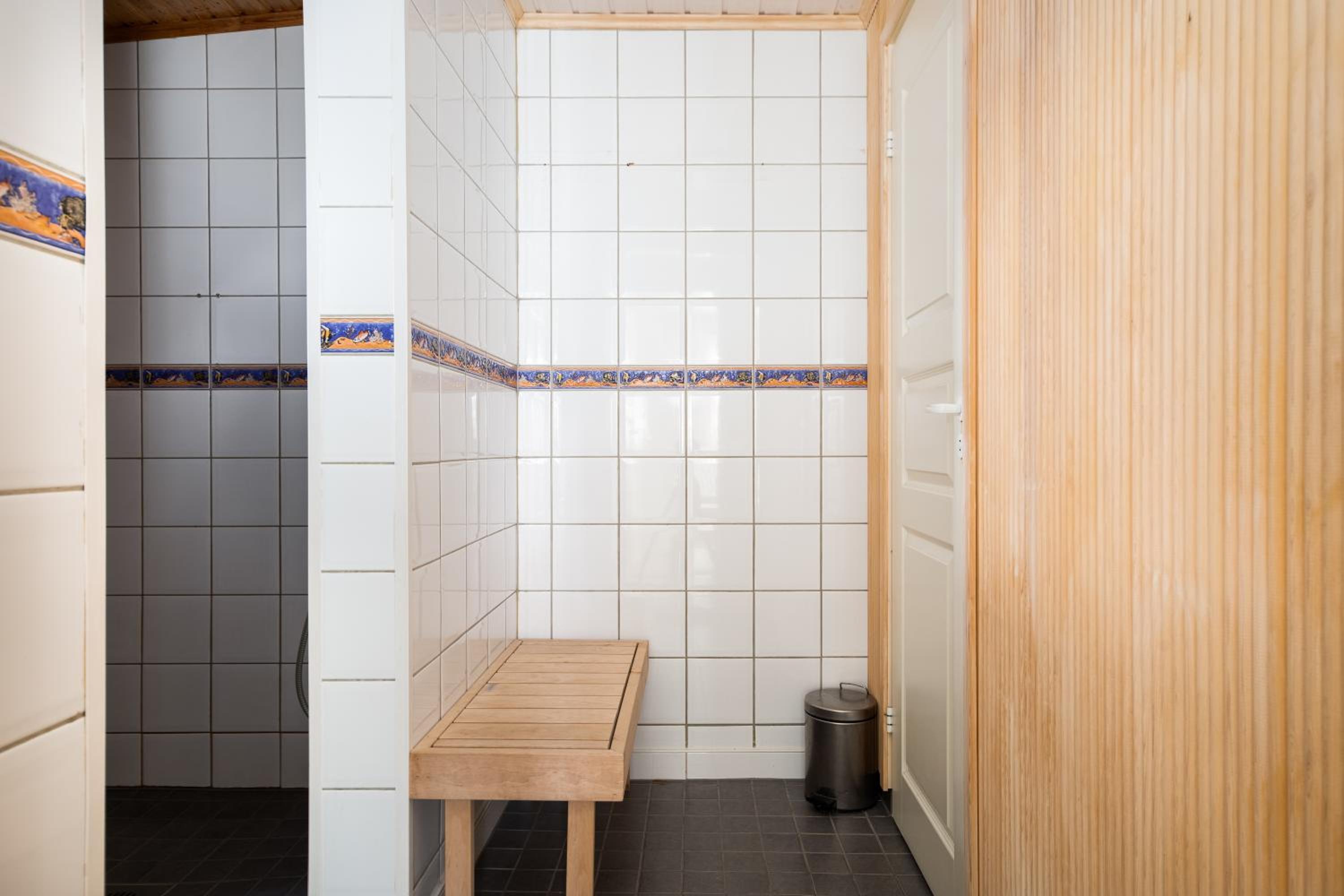 Four-Bedroom Apartment with Sauna - Photo 11