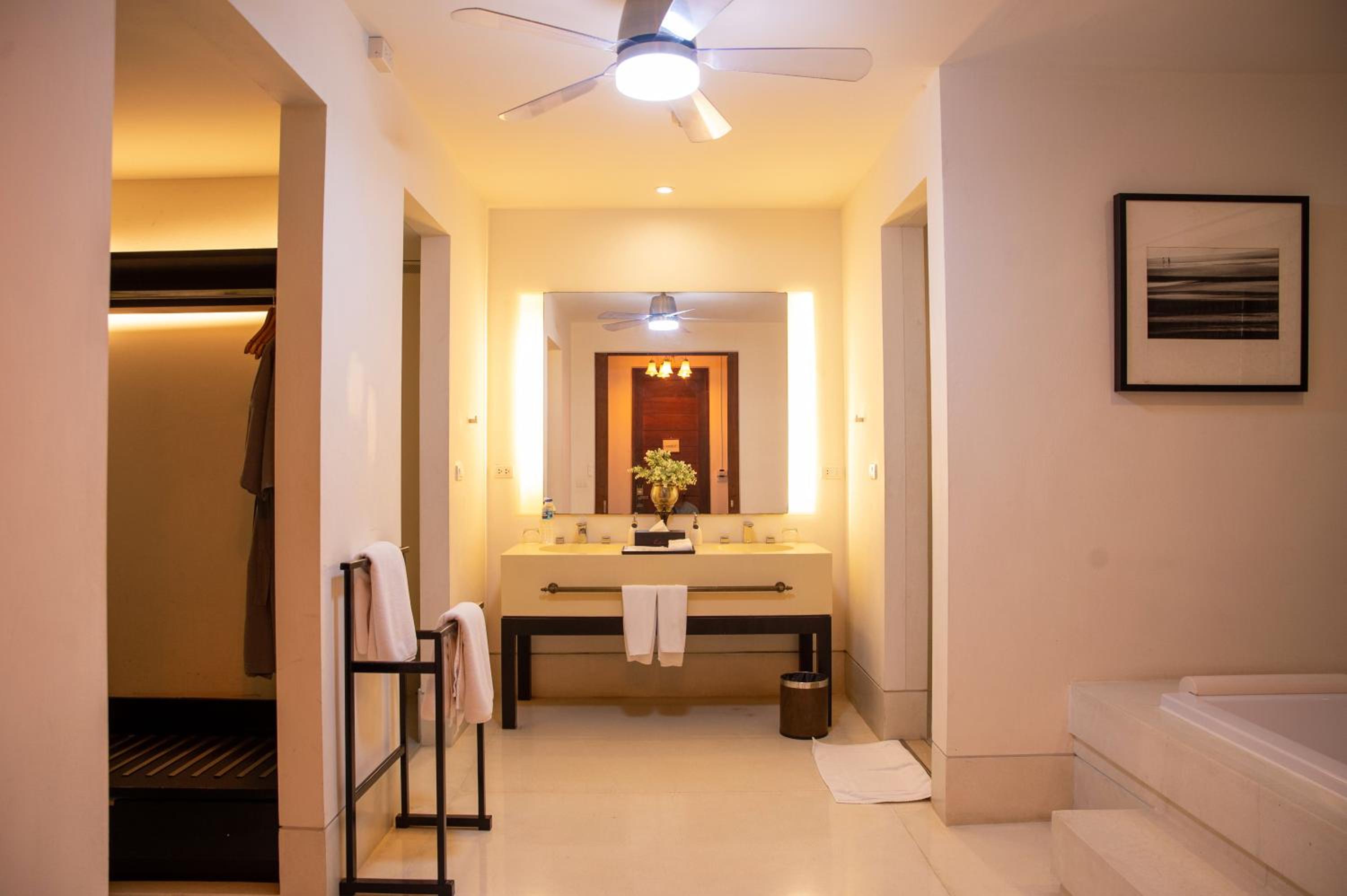 One-Bedroom Villa with Private Pool - Photo 14