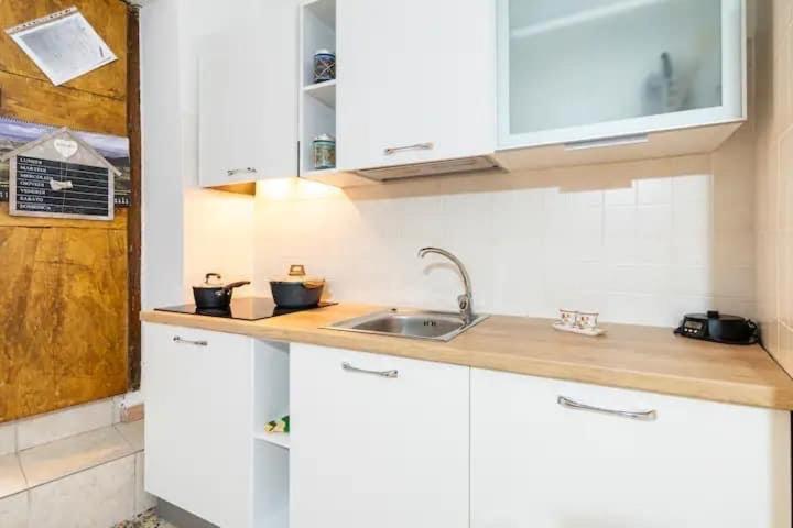 One-Bedroom Apartment - Photo 2