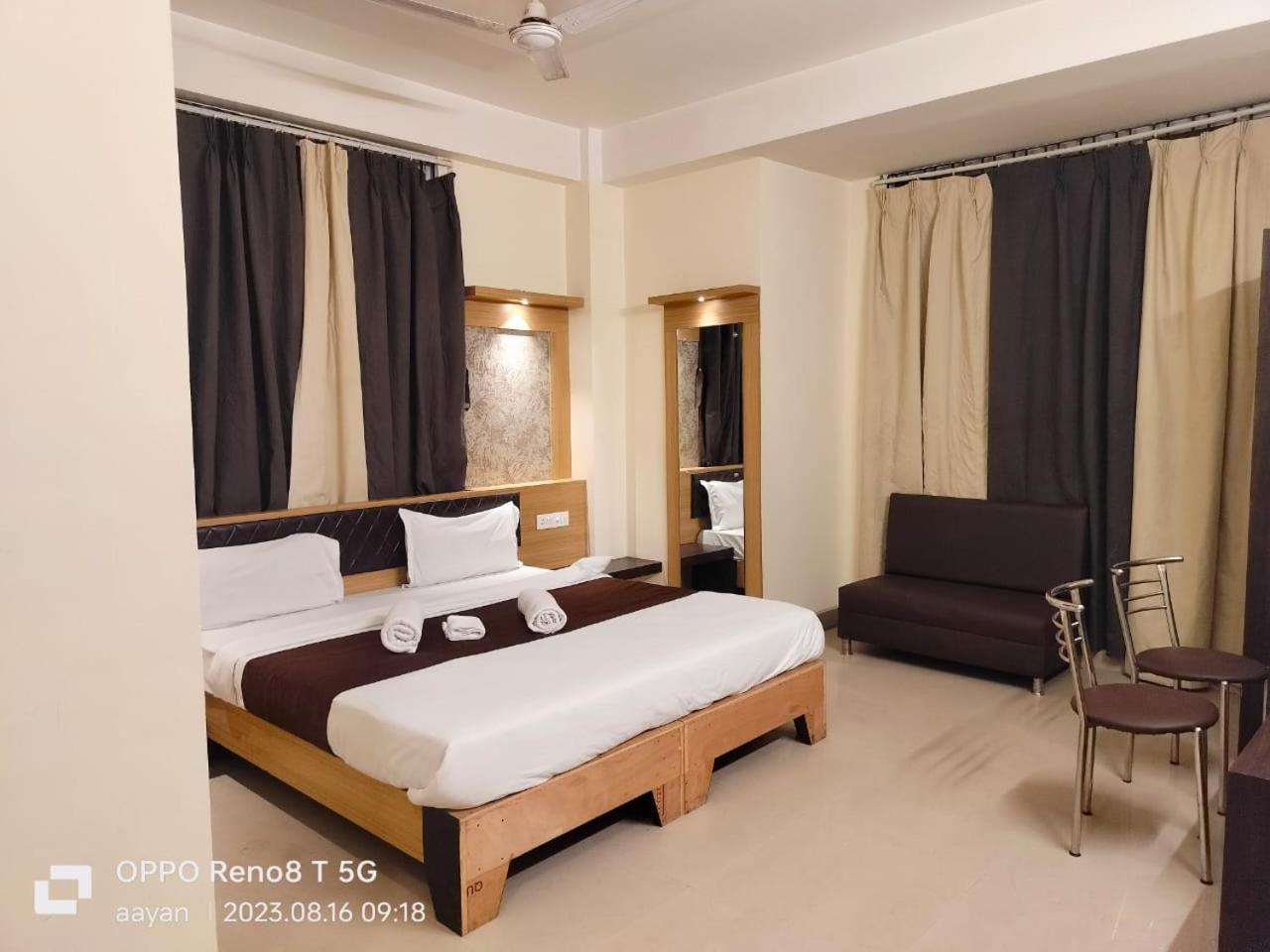 Deluxe Double Room (2 Adults + 1 Child)