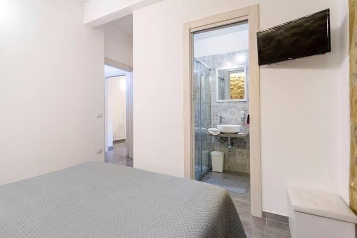 Deluxe Room - Photo 4