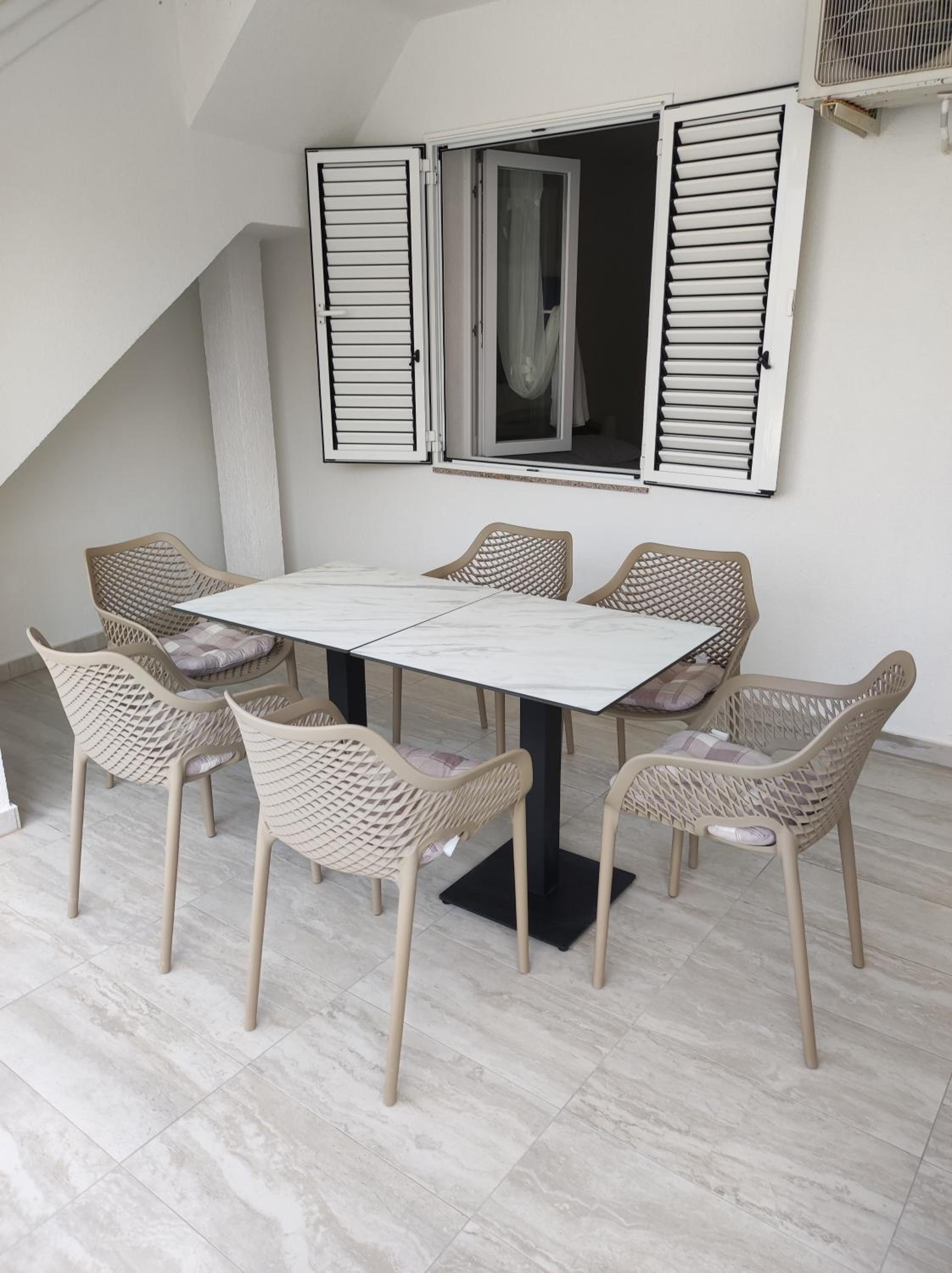 Two-Bedroom Apartment with Terrace and Sea View photo 2