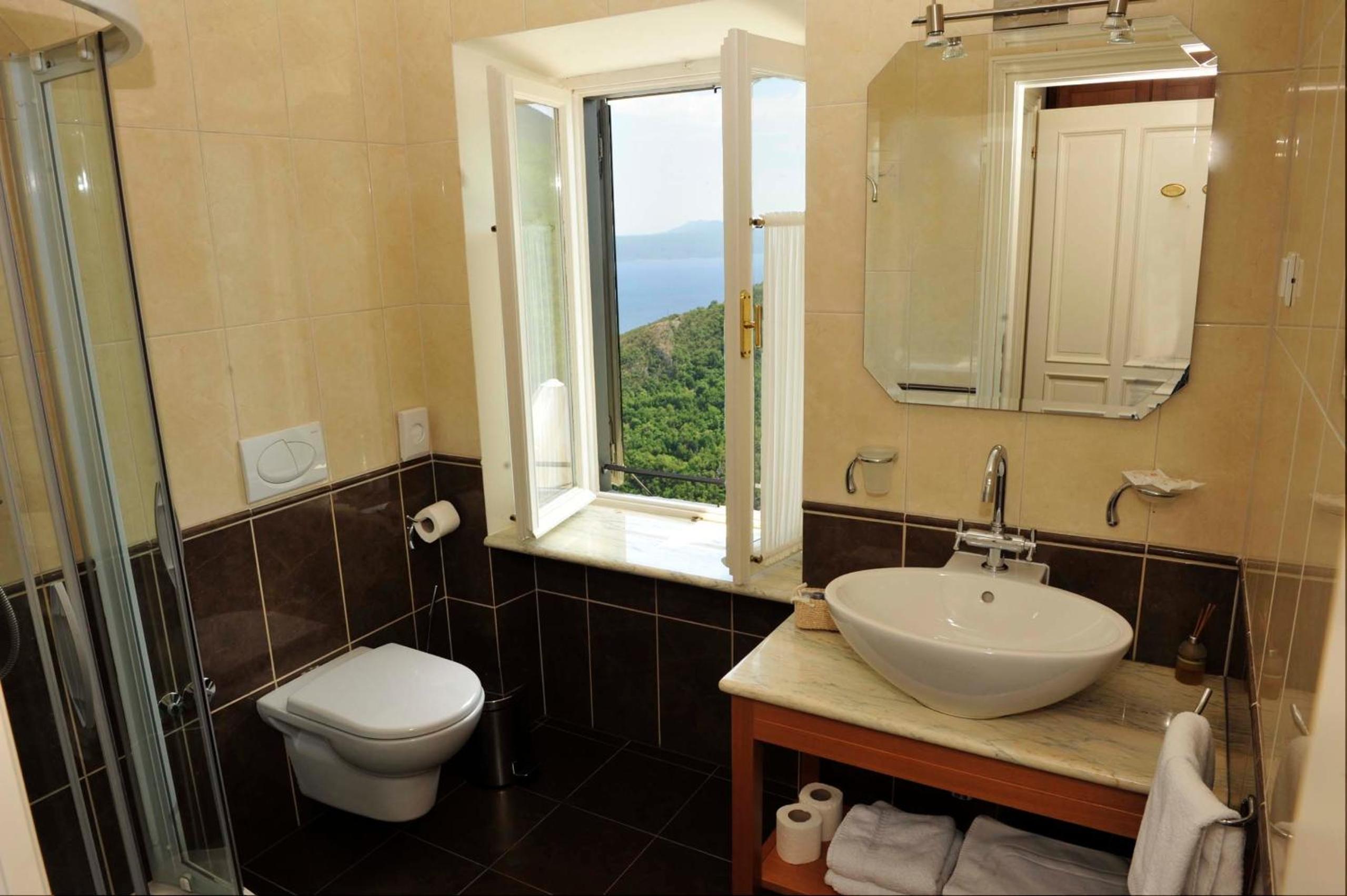 Double Room with Sea View - Photo 3
