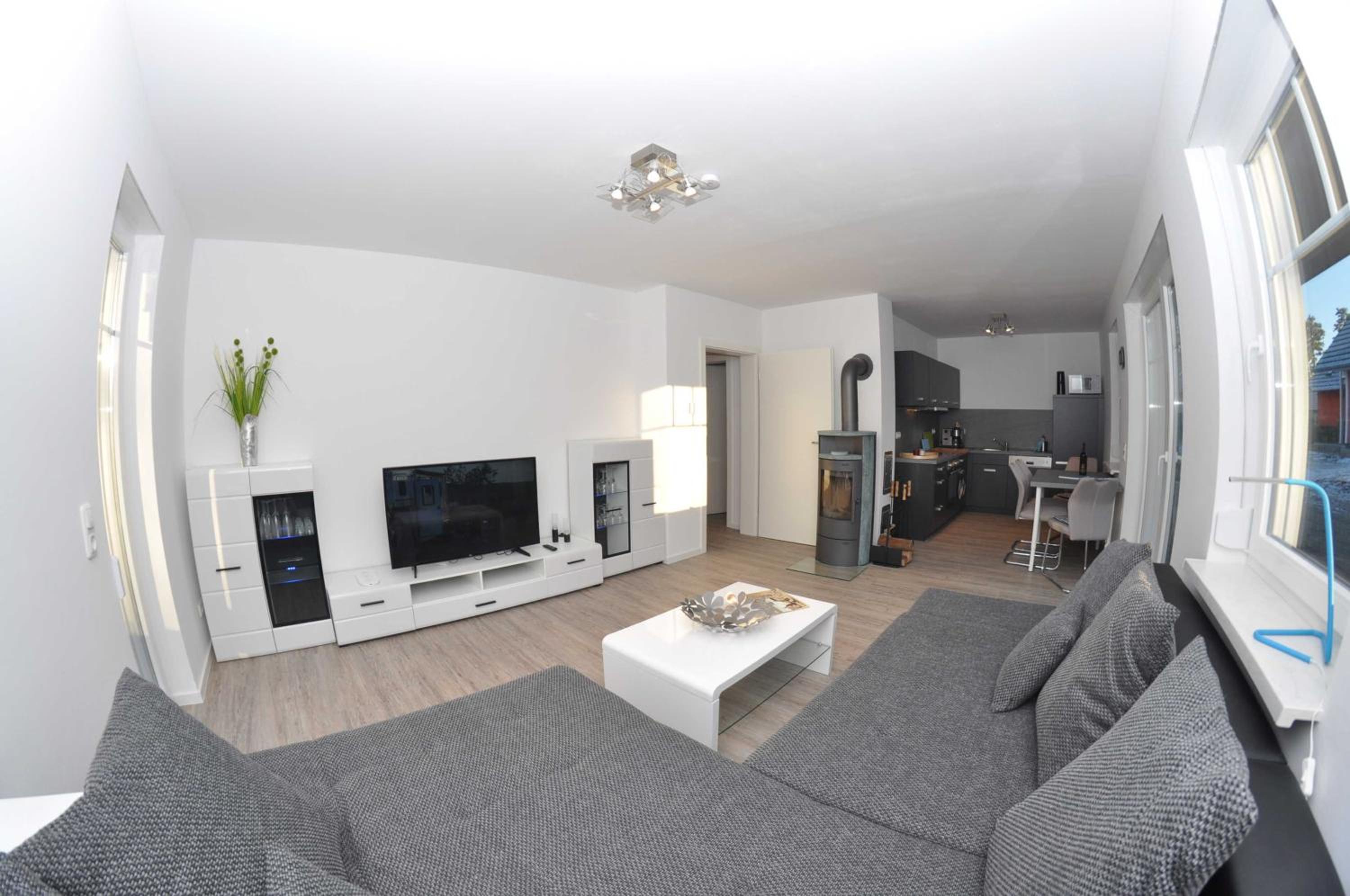 Two-Bedroom Apartment with Balcony and Terrace photo 2