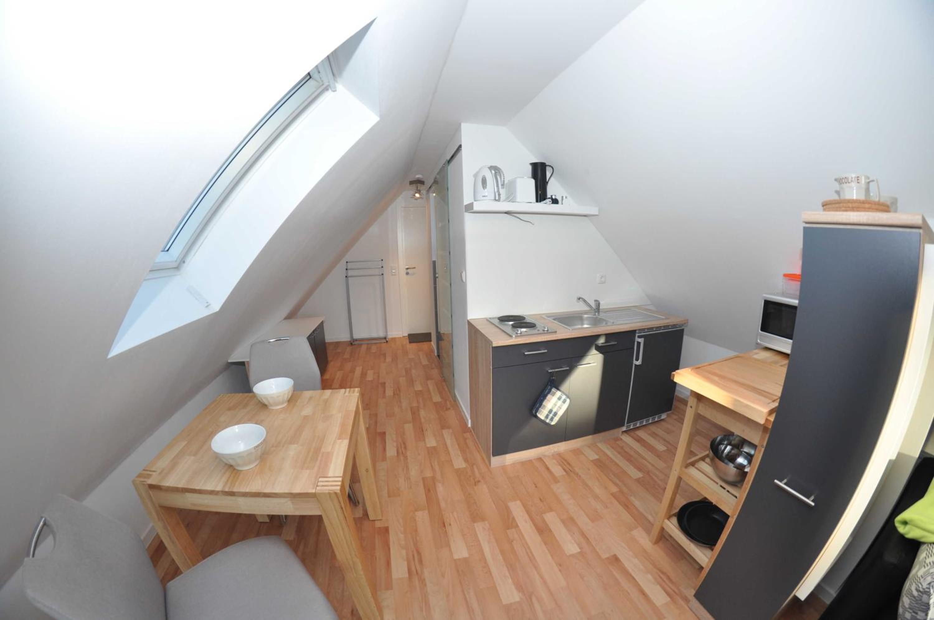 Apartment with Balcony photo 2
