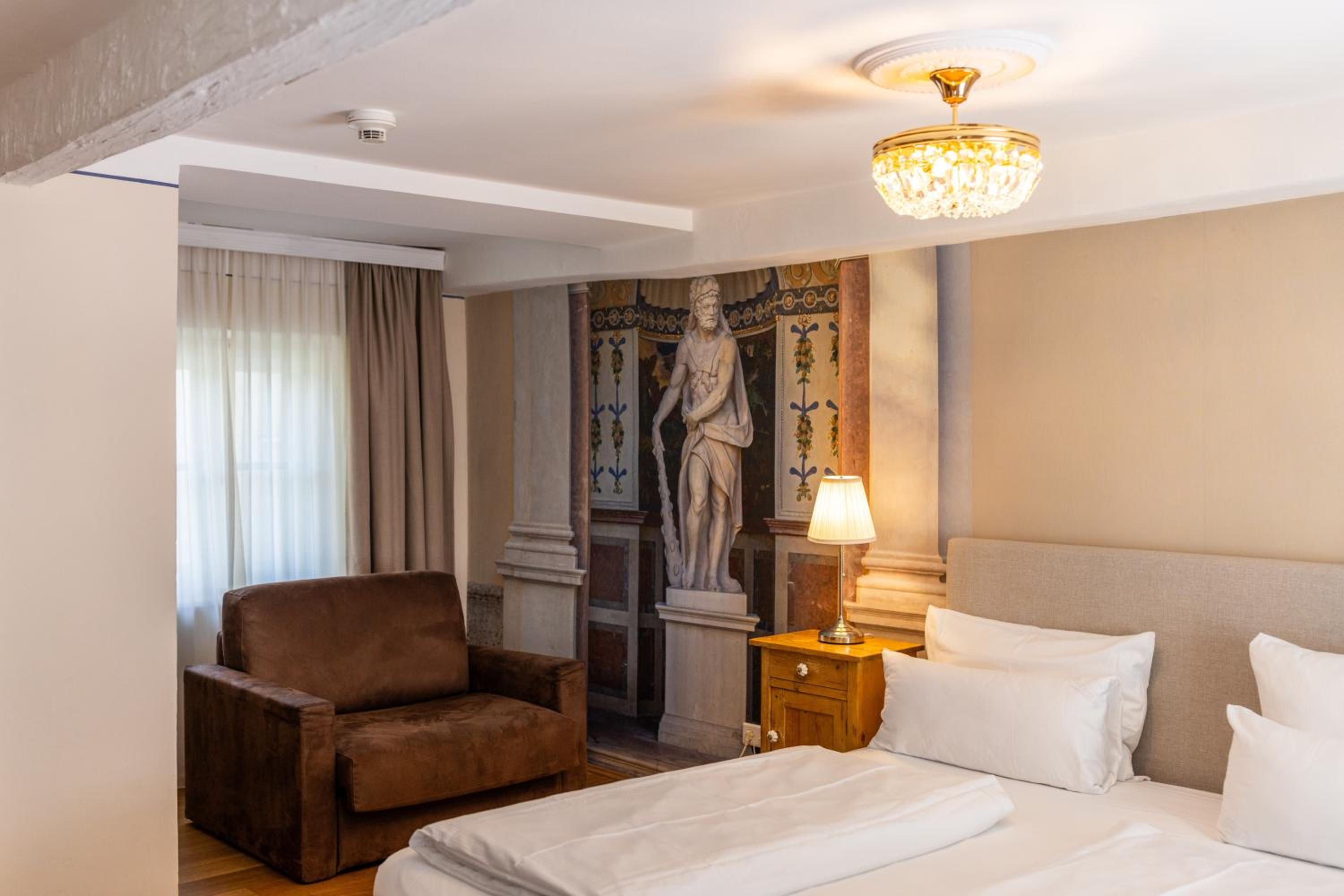 Two-Bedroom Family Apartment - Photo 9