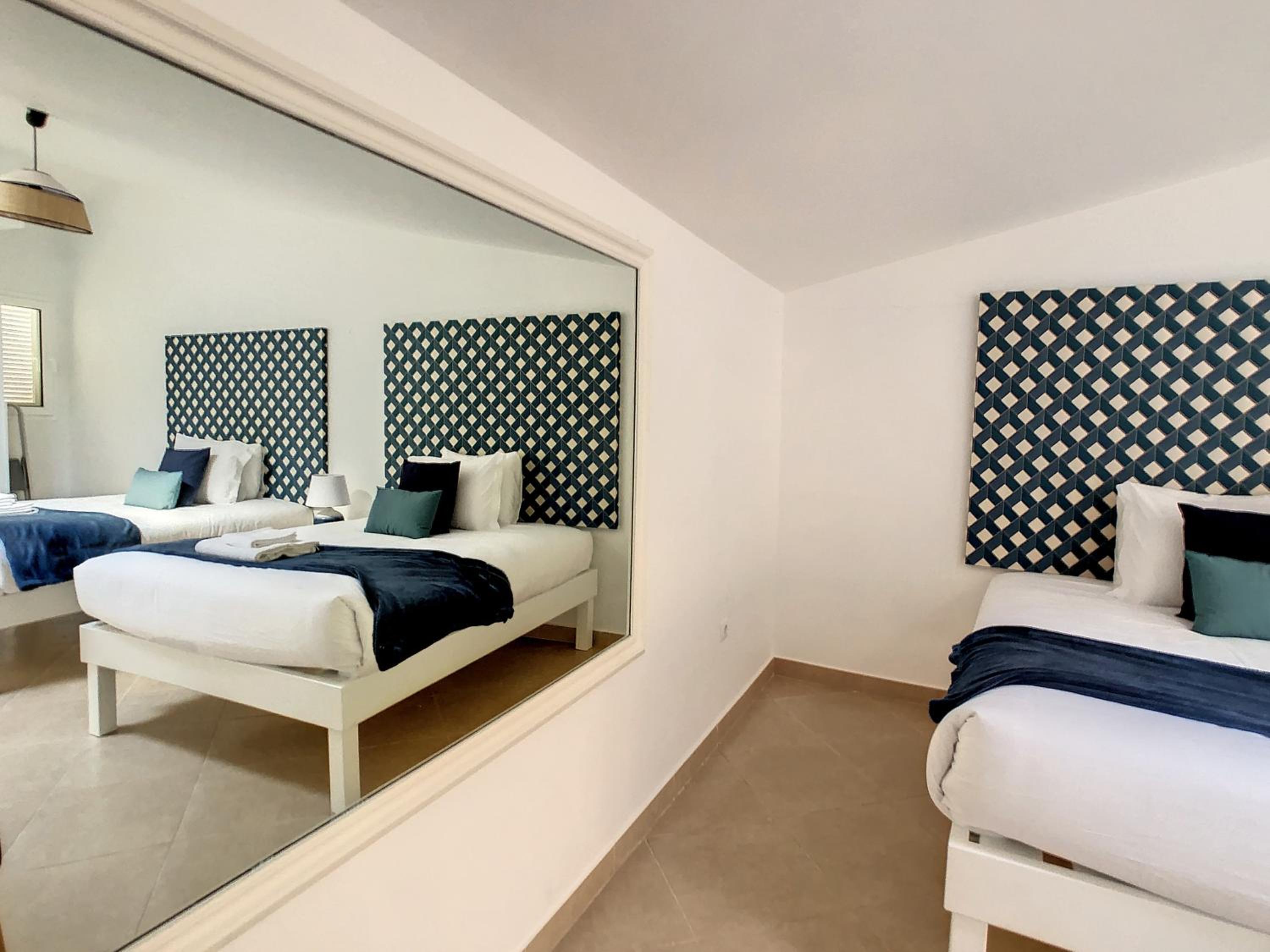Four-Bedroom House photo 2