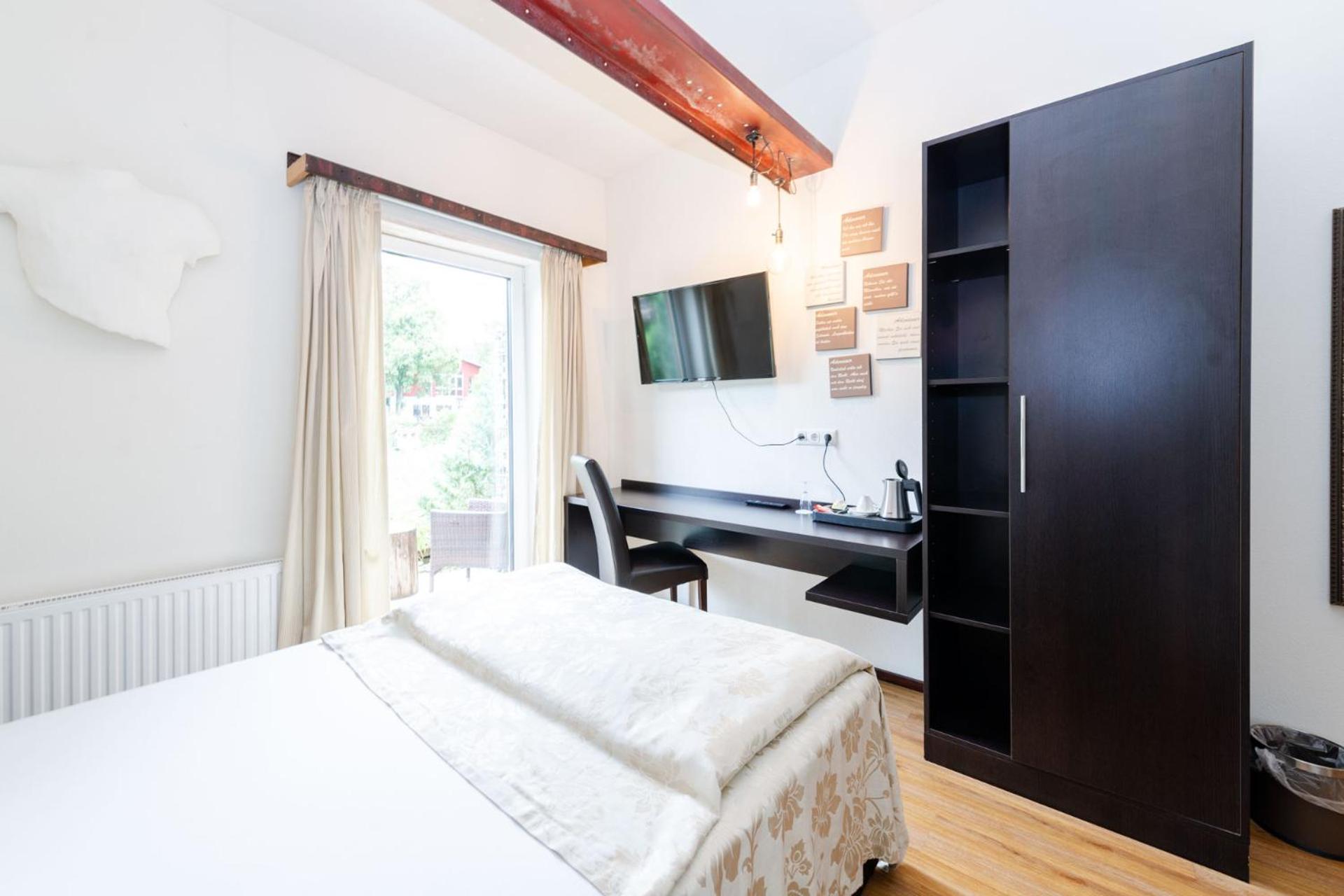 Double Room with Terrace at the water - Photo 3