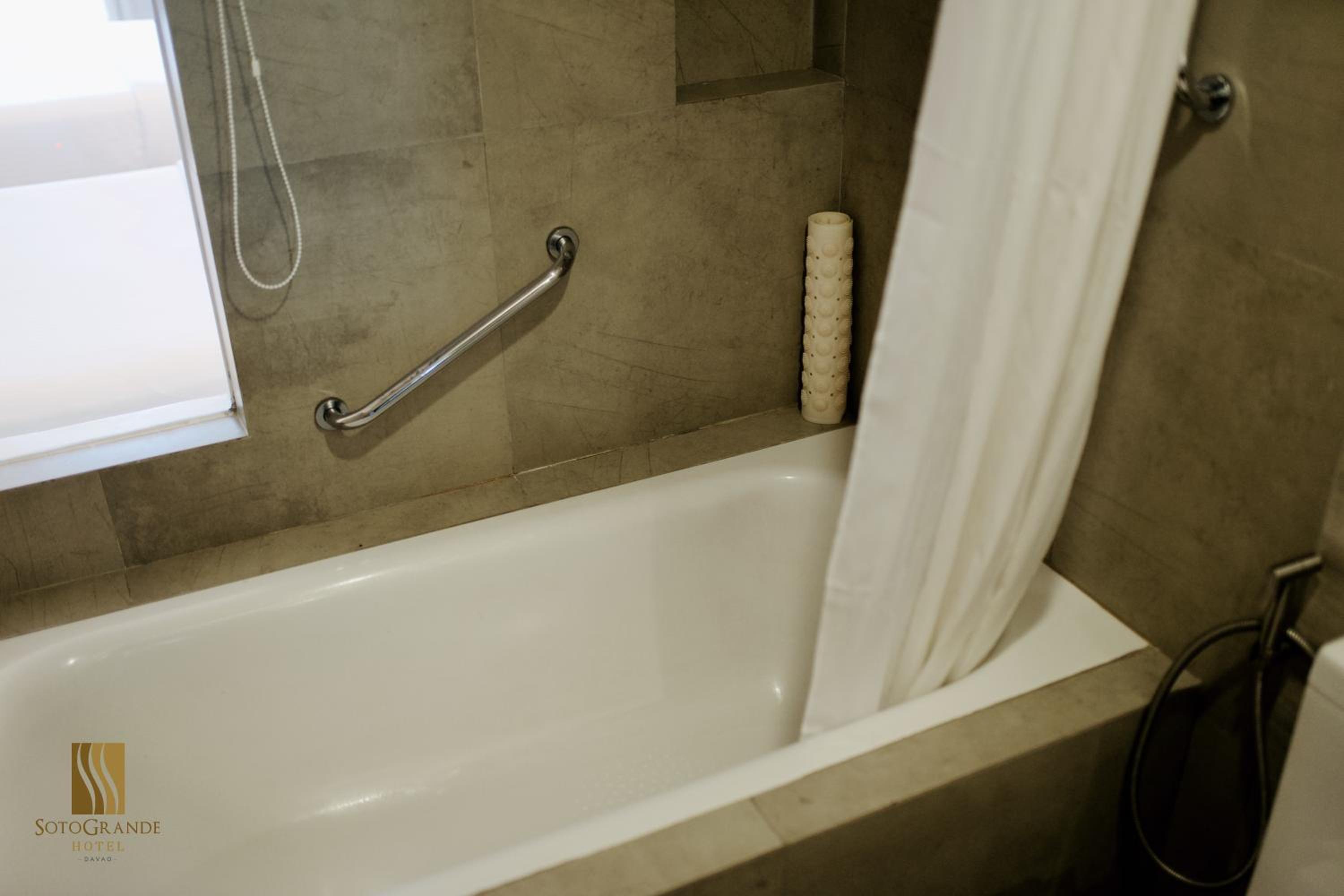 Deluxe Double Room - Photo 13