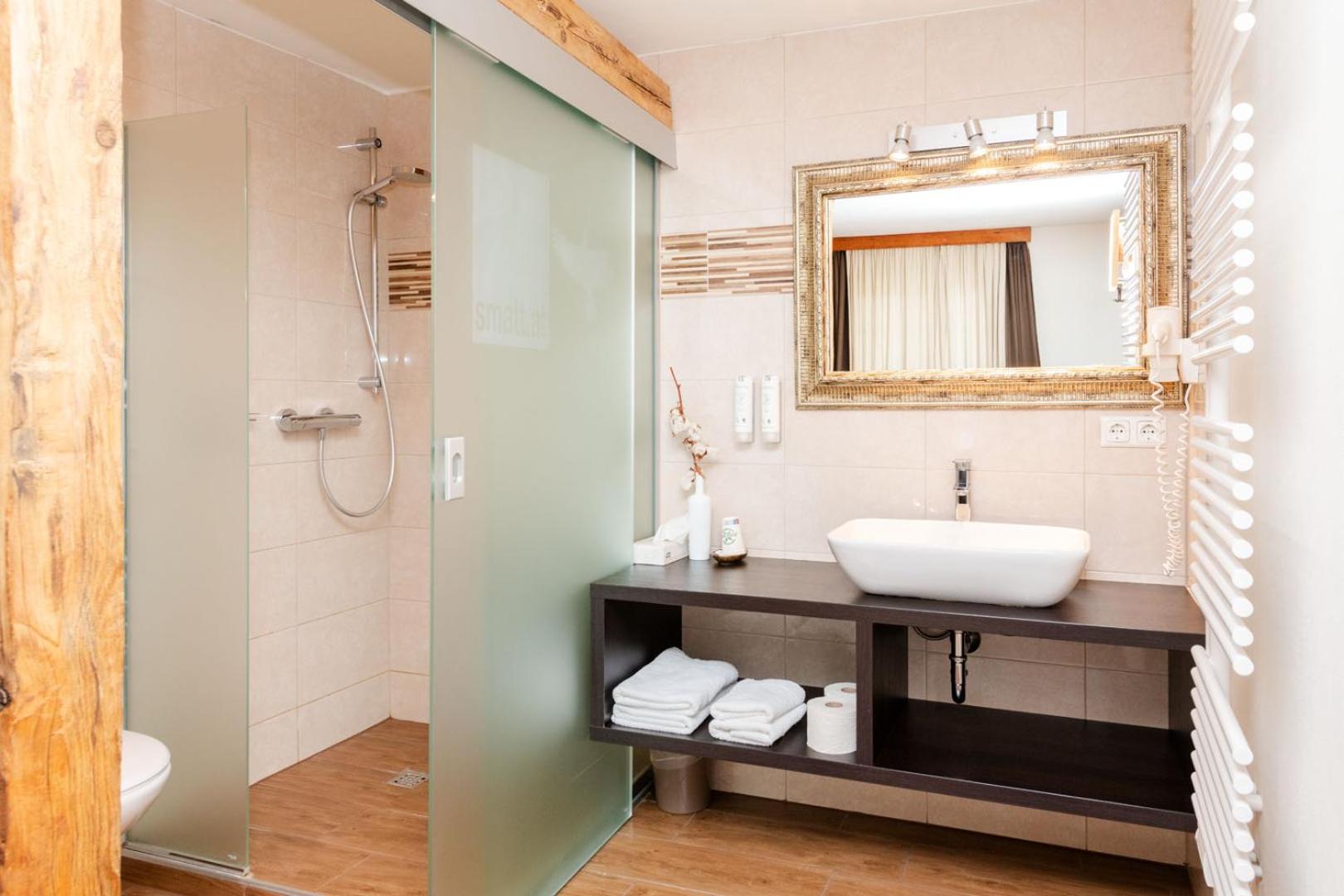 Double Room - Photo 6