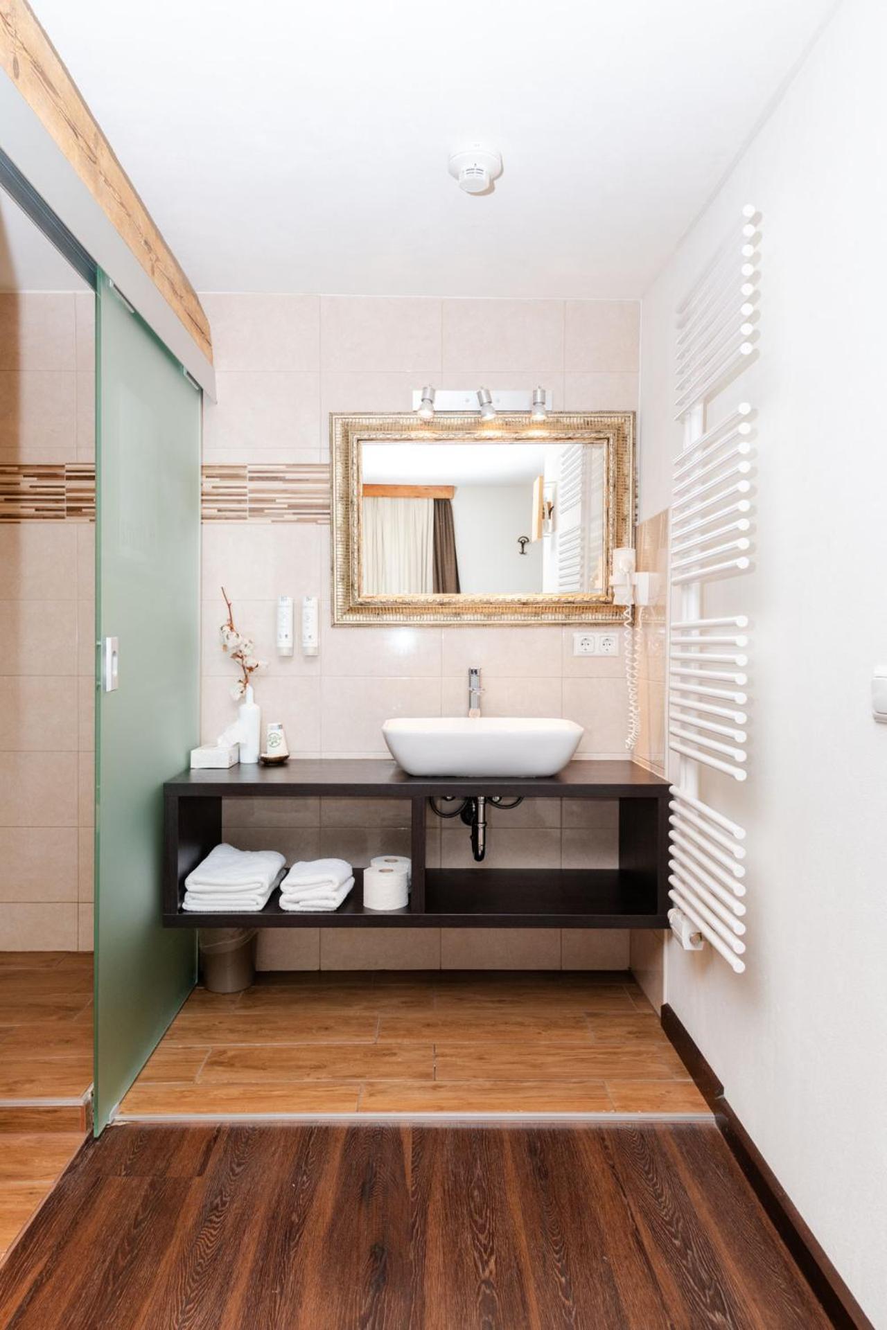 Double Room - Photo 2