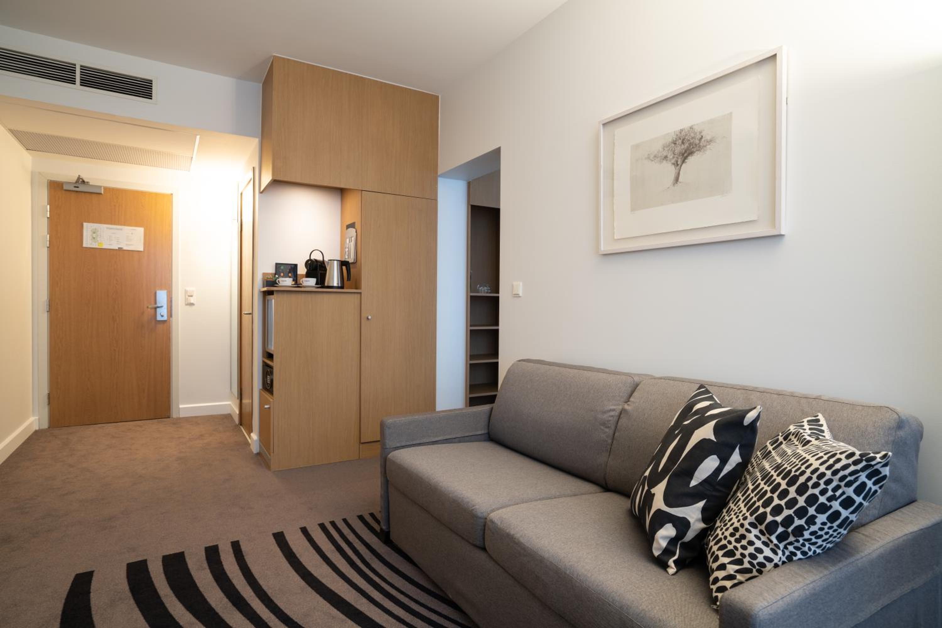 Queen Suite with Sofa in Living Room - Photo 5