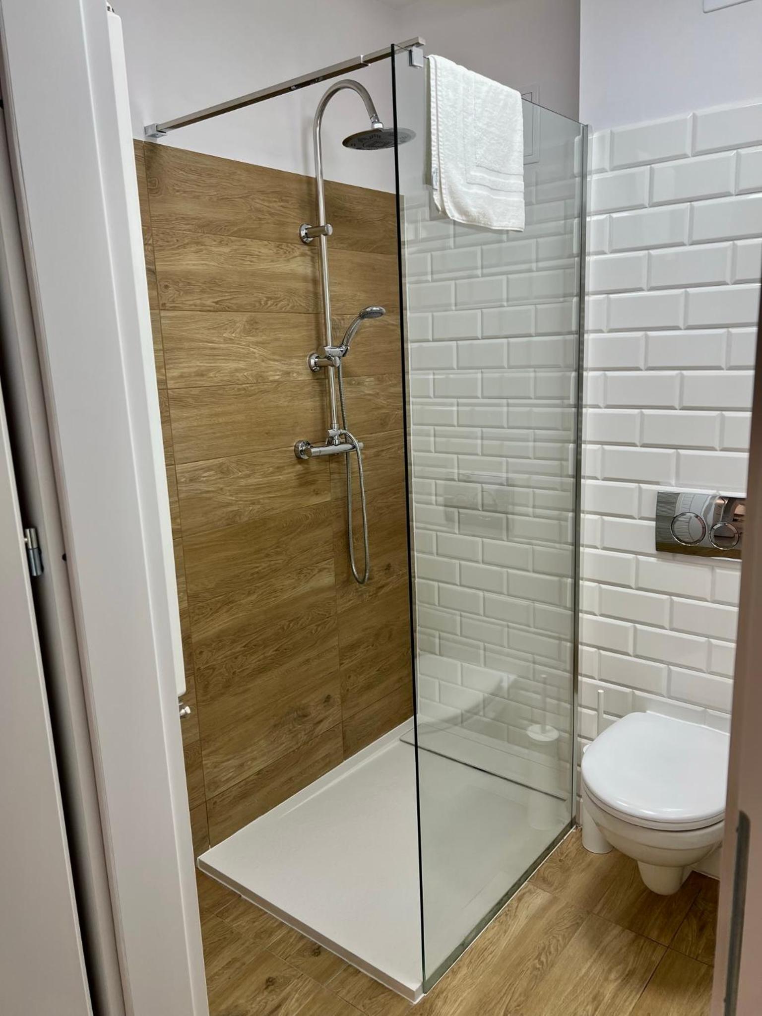 Suite - Photo 3