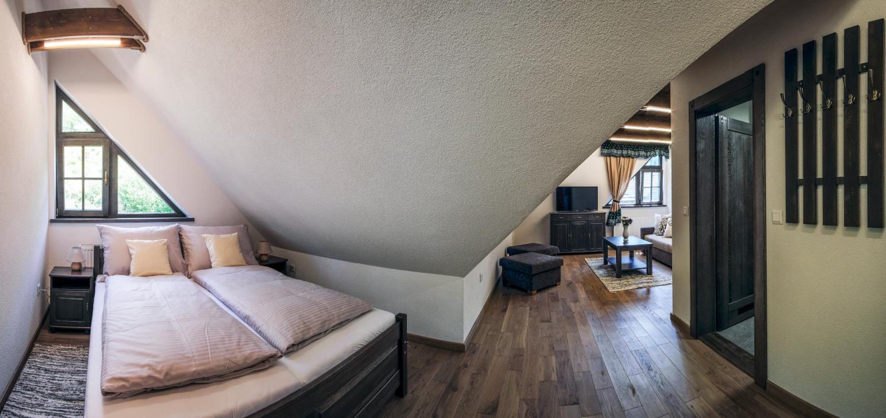 One-Bedroom Apartment - Photo 4