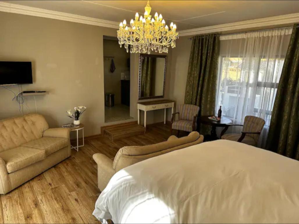 Luxury Apartment - Photo 2