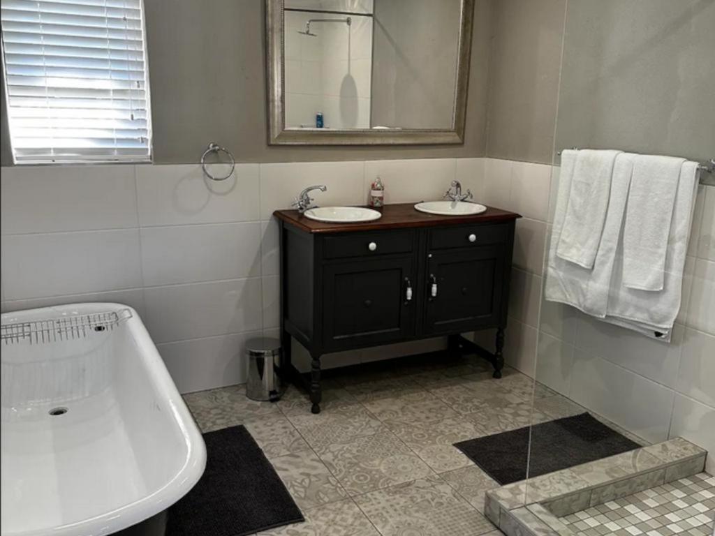 Luxury Apartment - Photo 4