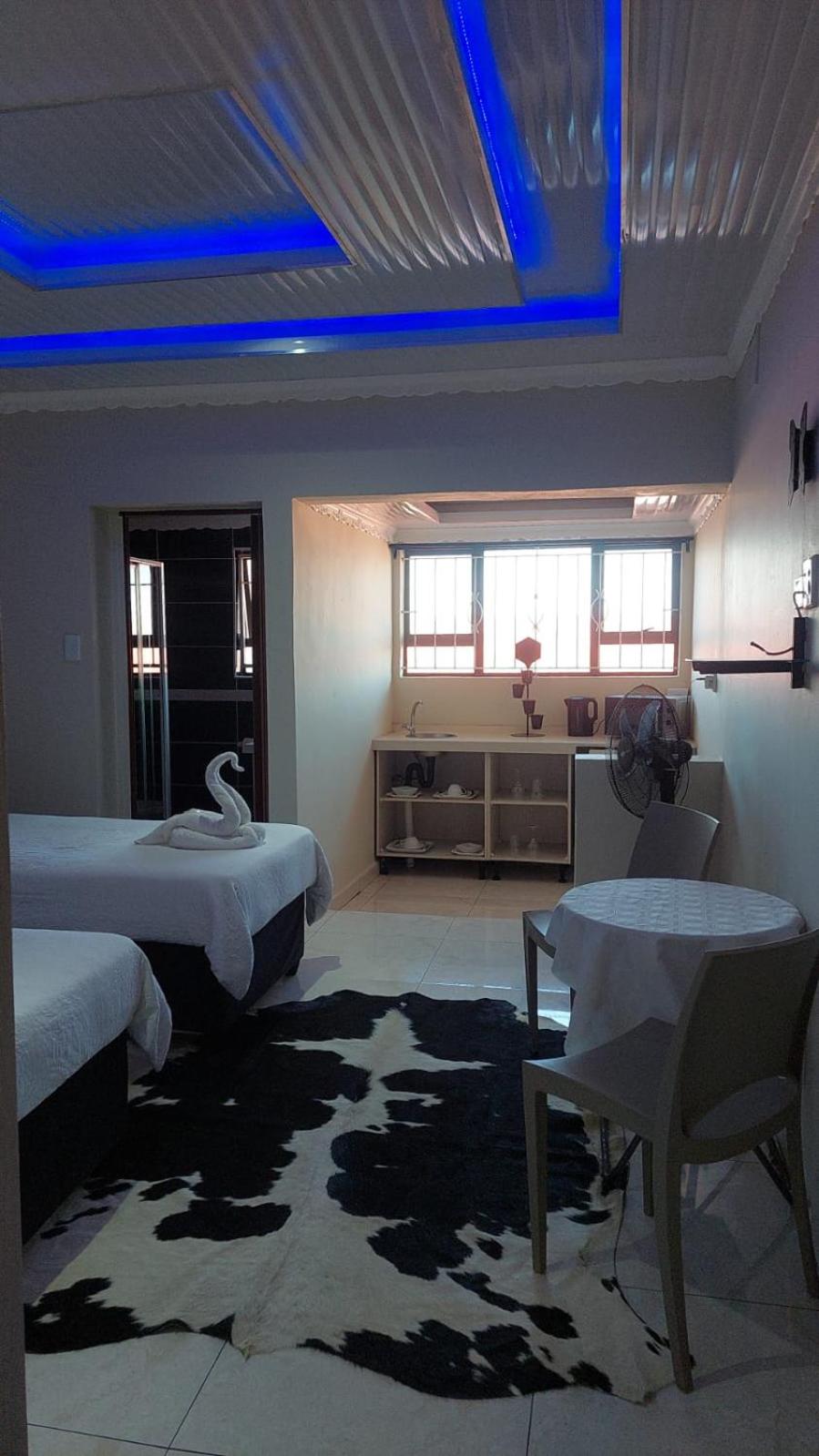 Budget Double Room - Photo 3