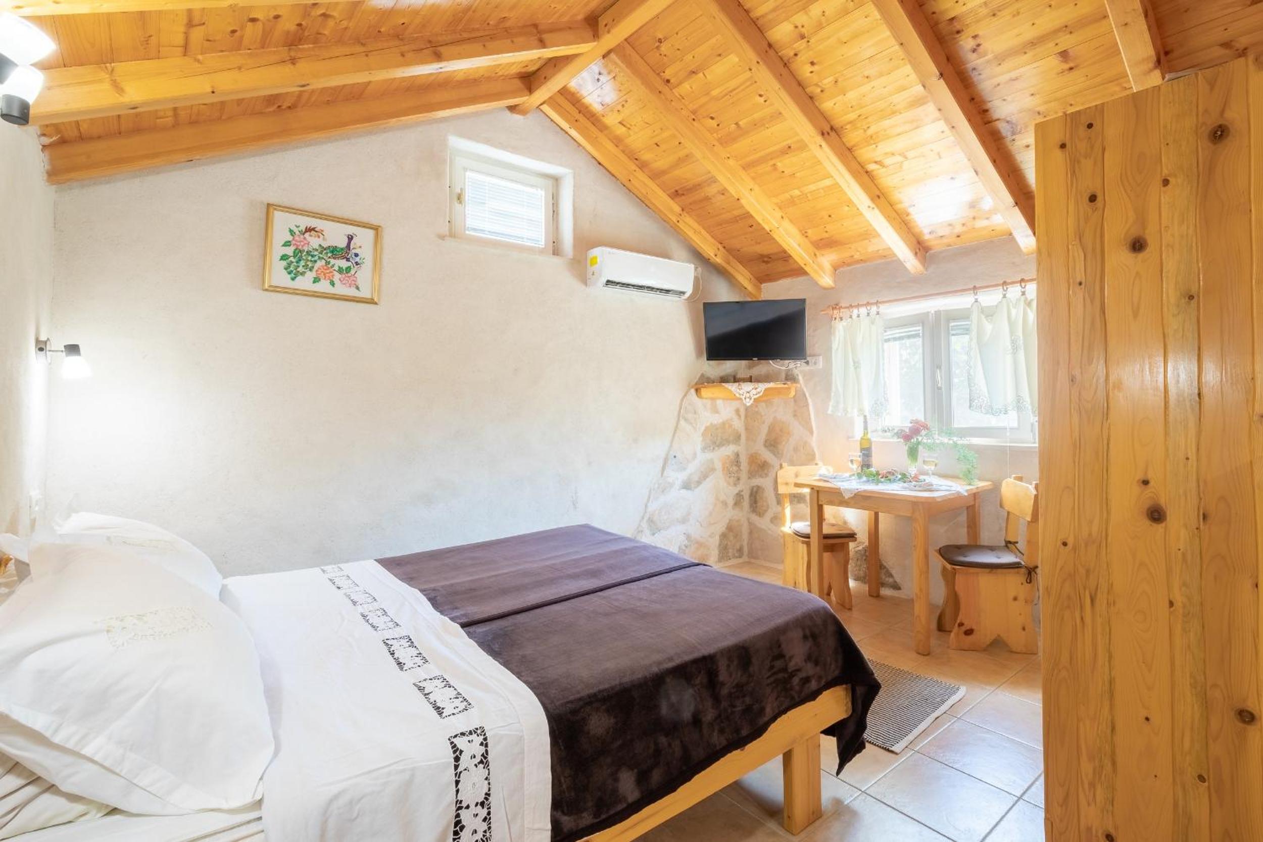 Appartamento Monolocale con Patio e Vista Giardino