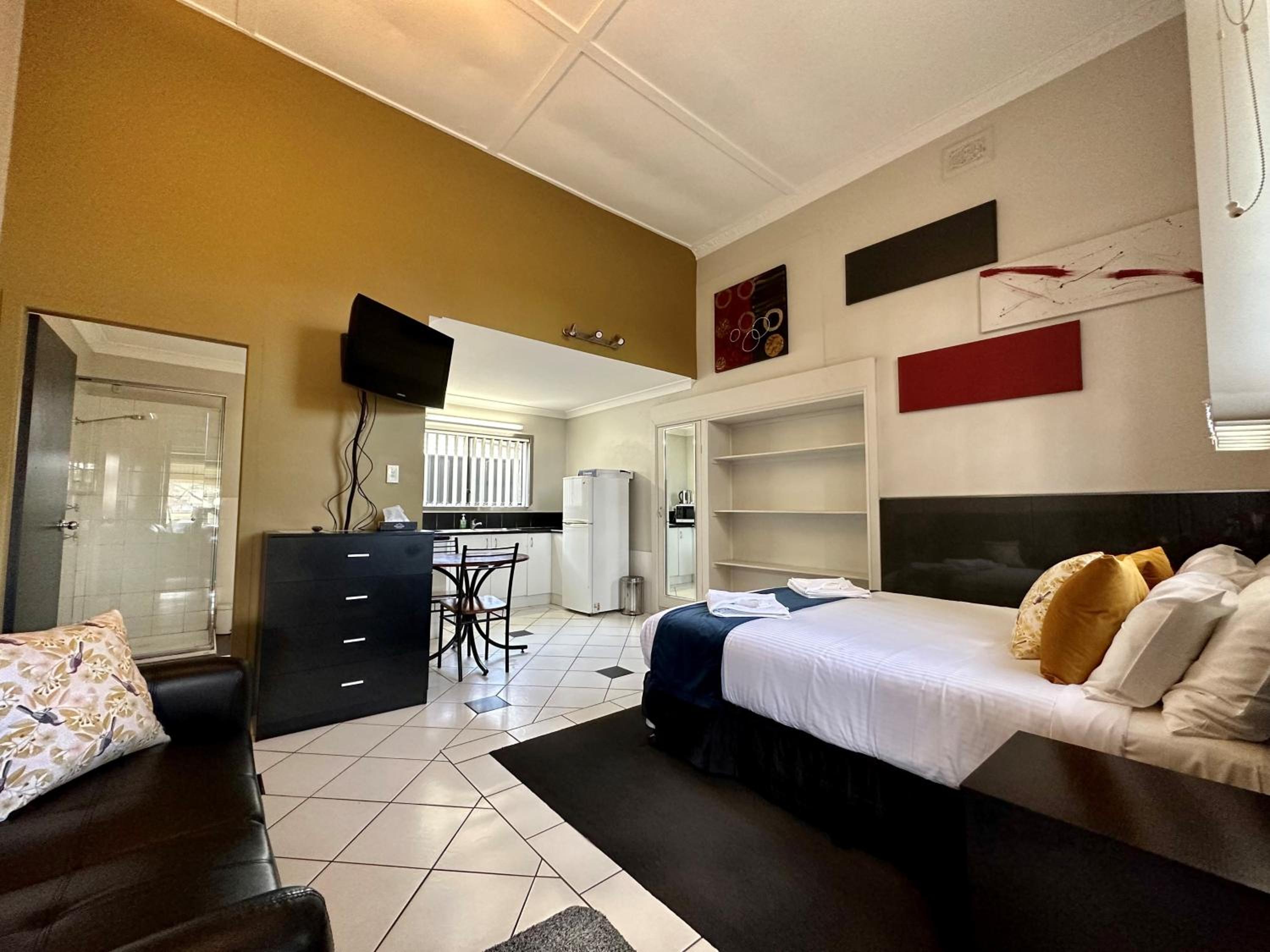 Studio Apartment photo 1