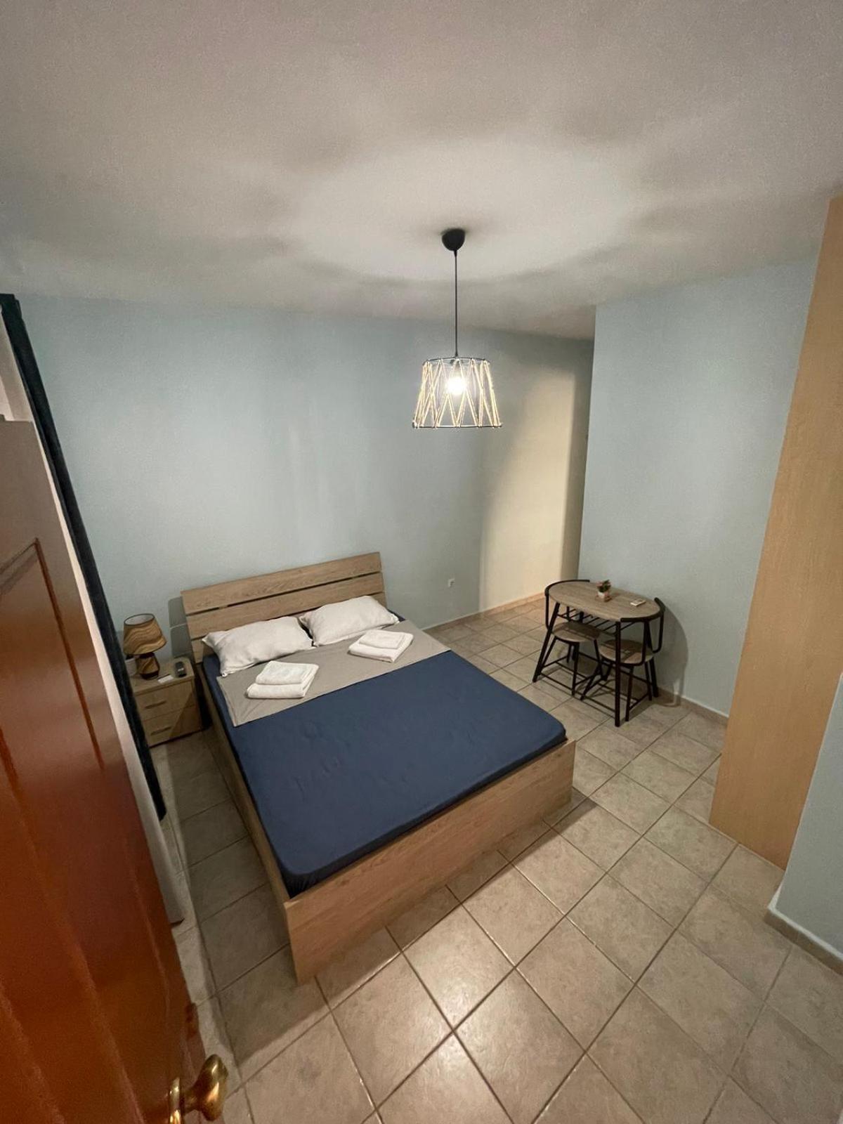 One-Bedroom Apartment photo 2