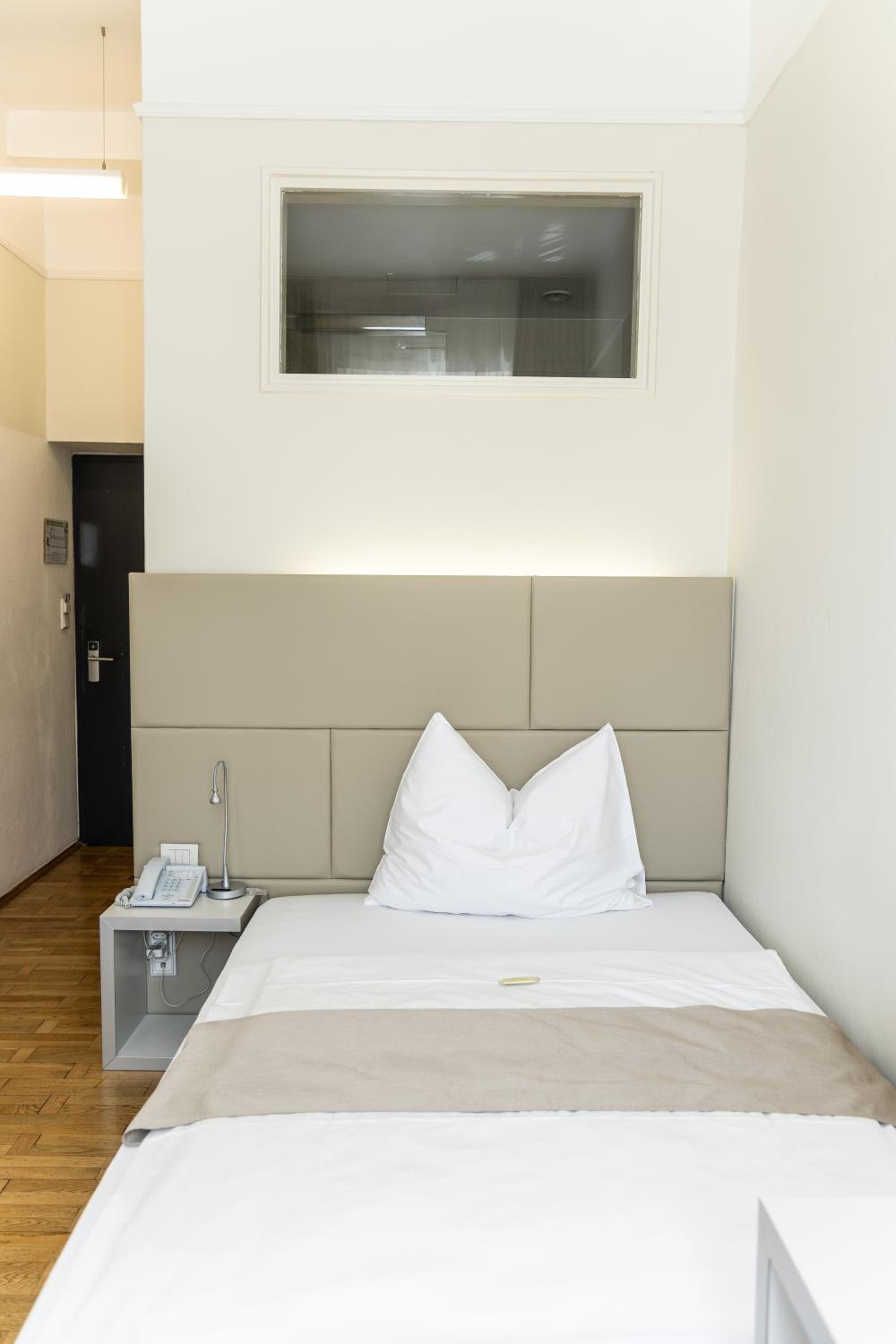 Single Room photo 1